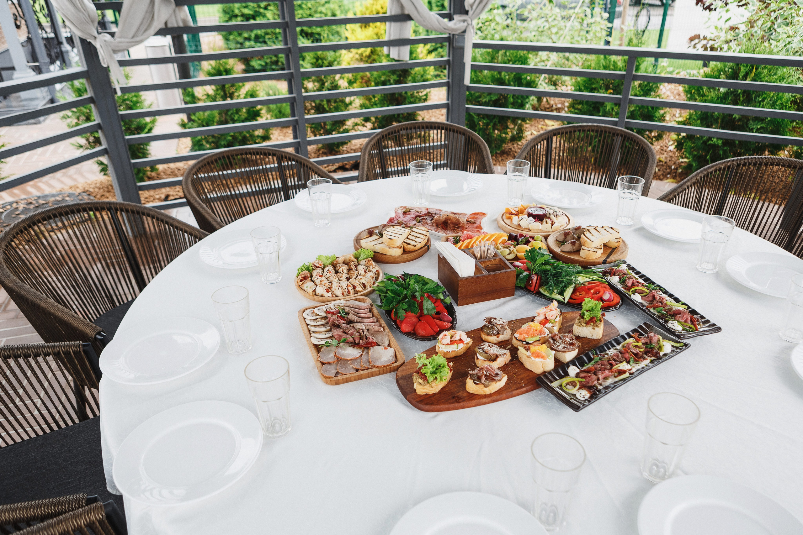 Идиллия в природе: Волшебство отдыха в загородном клубе 'Golden Horse'. Свадебный и семейный фотограф в Таганроге Бакарюк Антон