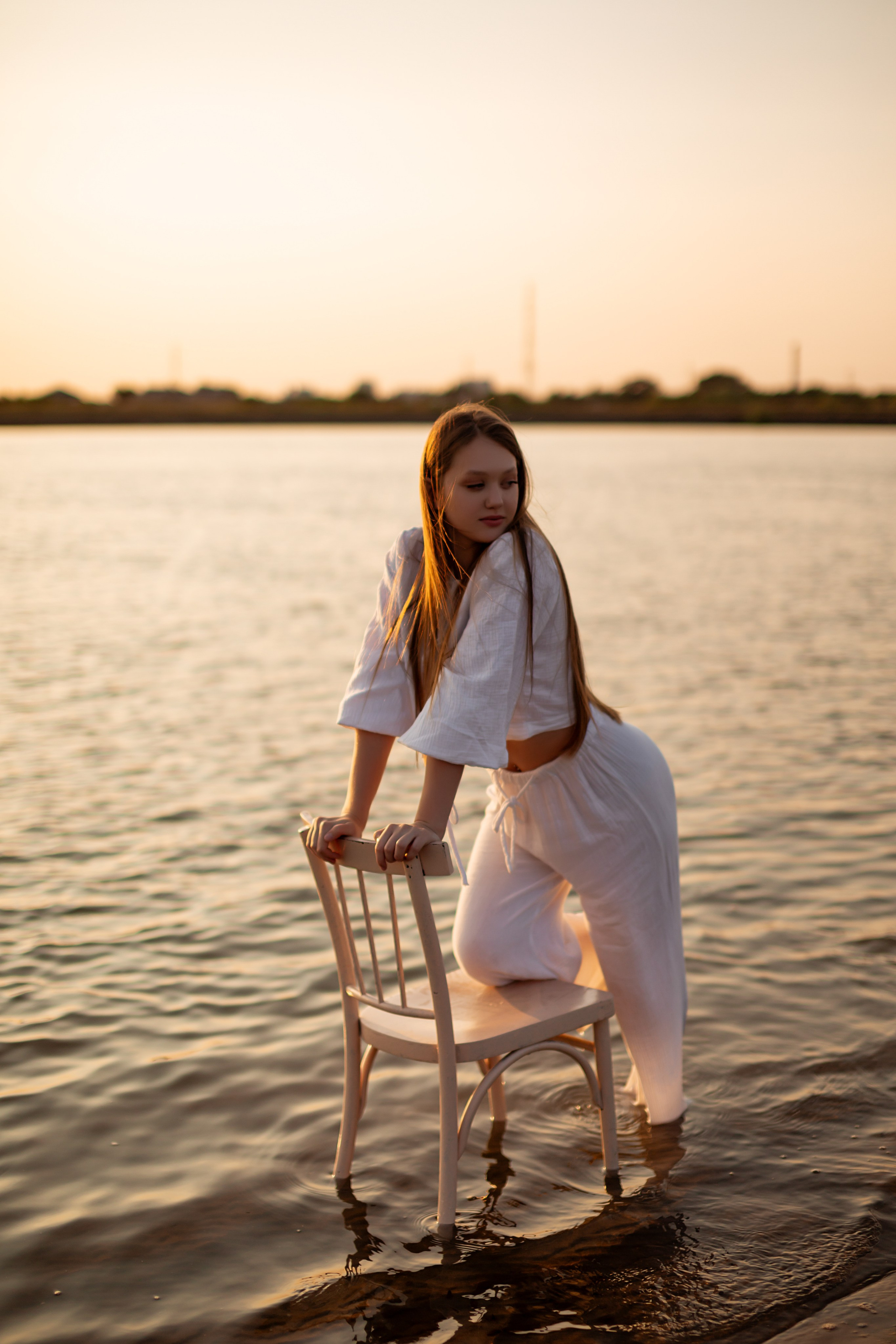 У воды. Https://malovafoto.ru