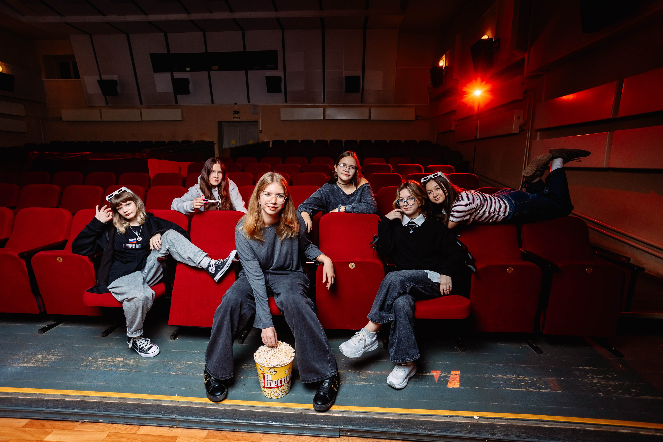 Позирование группы. Выпускные альбомы для детского сада и школы