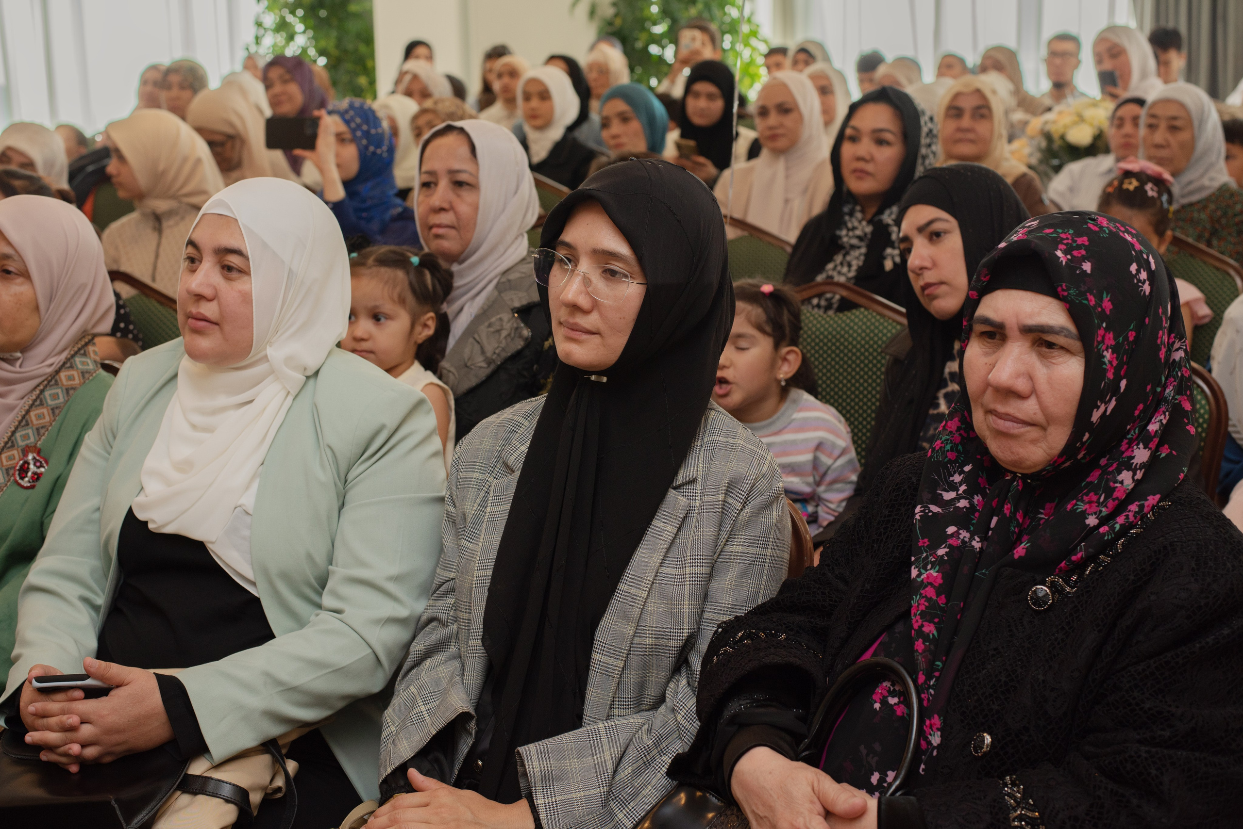 Выпускной в Евразийской женской гуманитарной академии. Лина Курочка — ваш фотограф