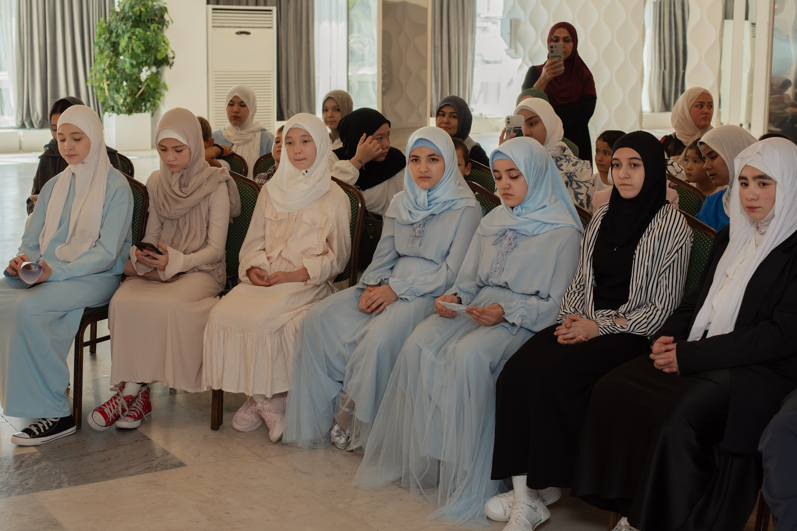 Выпускной в Евразийской женской гуманитарной академии. Лина Курочка — ваш фотограф