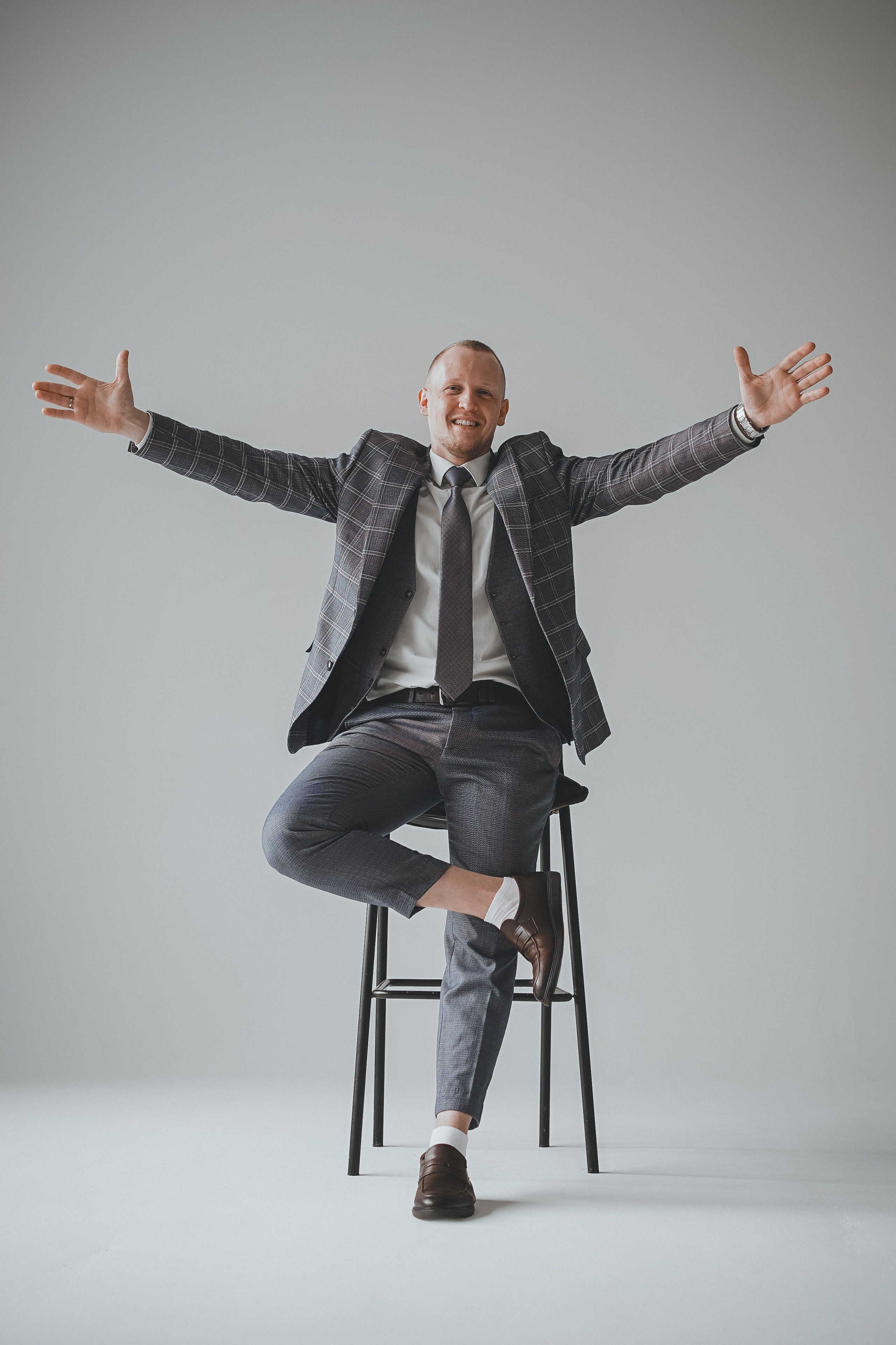 Ведущий Тимофей. Фотограф