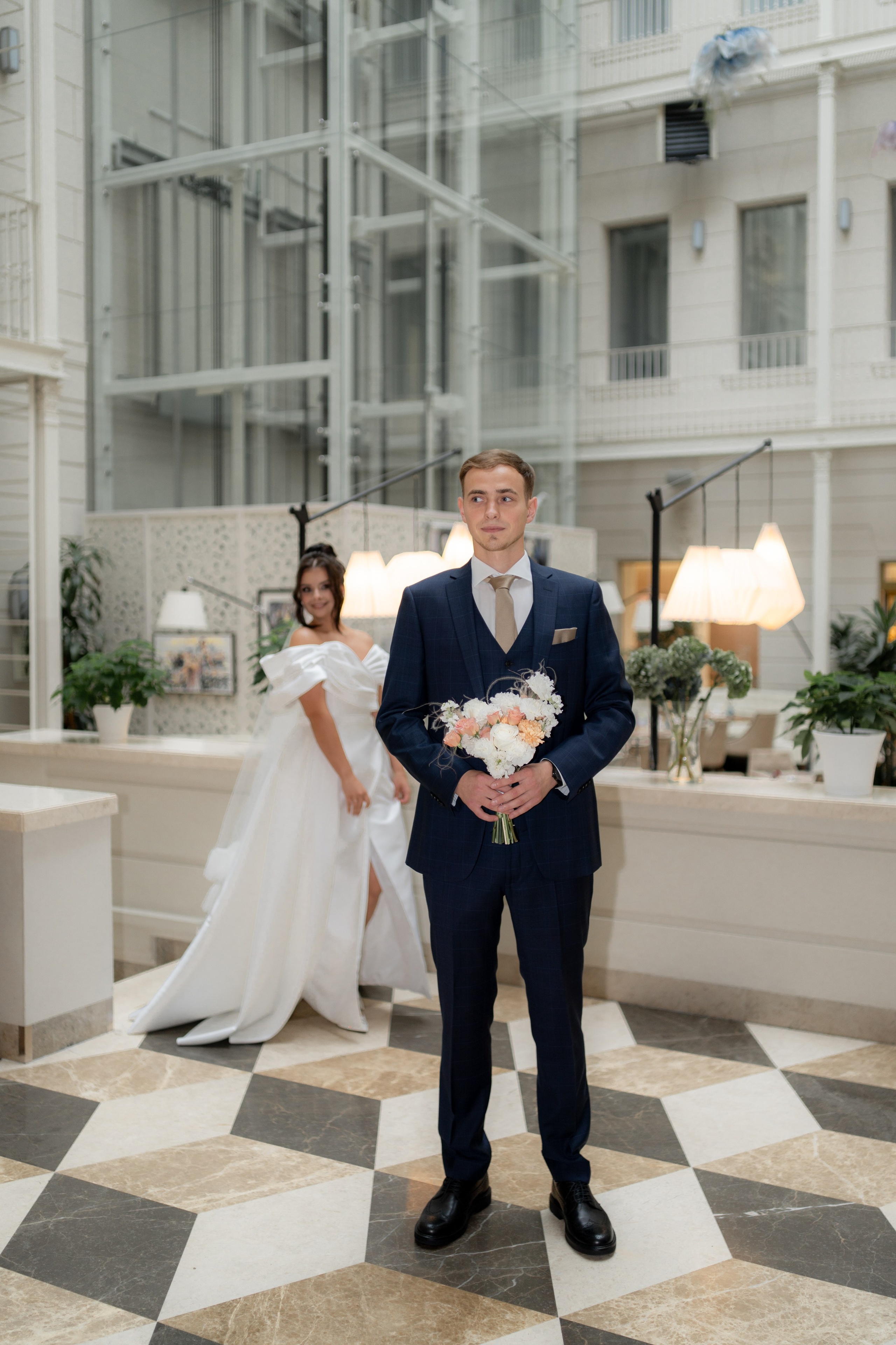 Сборы в отеле Индиго, съемка в Академии художеств, роспись во дворце бракосочетания№ 2 и банкет Нева Холл. Свадебный фотограф Александр Невский в Санкт-Петербурге