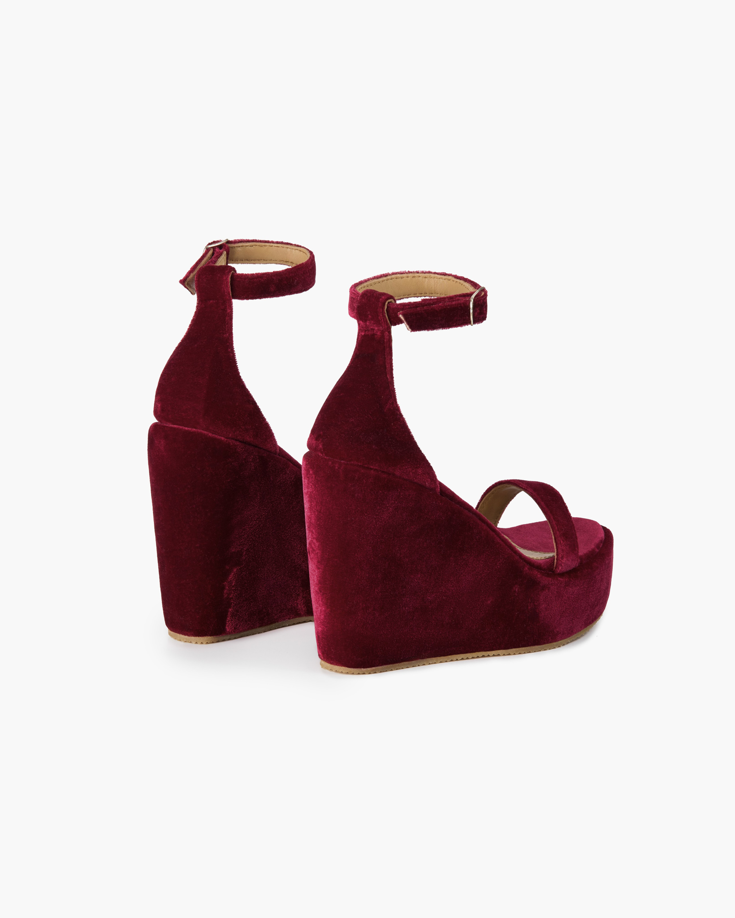 Rich as Usual. Фотограф для маркетплейсов в Москве Озерова Кристина