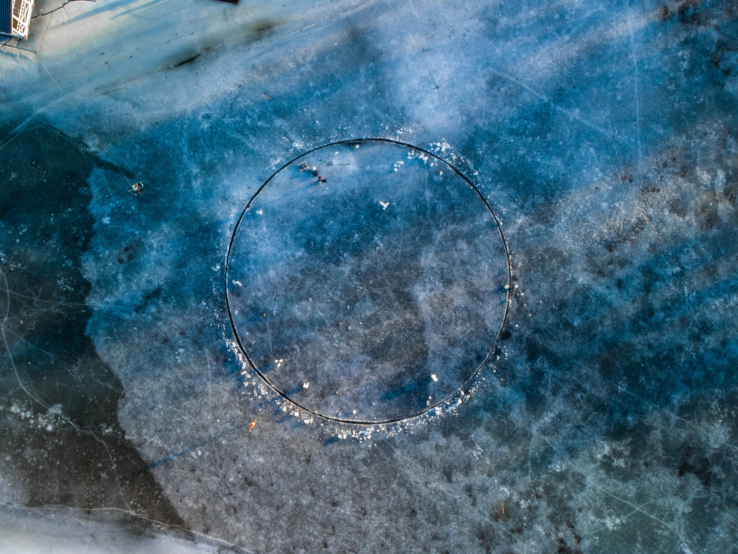 замерзшая река, лёд, круг, человек в спасательном жилете, Некрасово, Малые соли