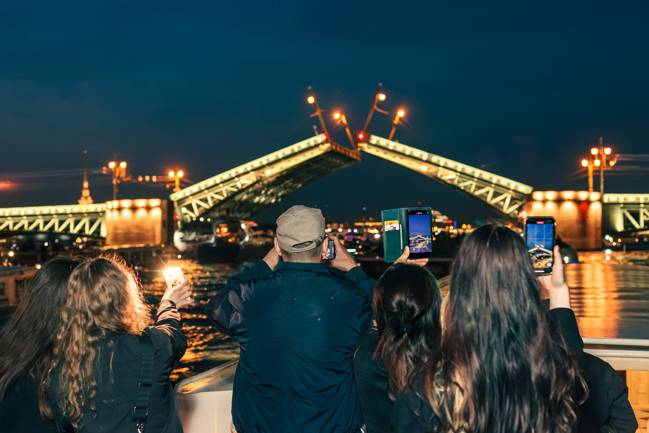 Мосты в лучах ночи. Фотограф в Санкт — Петербурге Валерий Гаухман