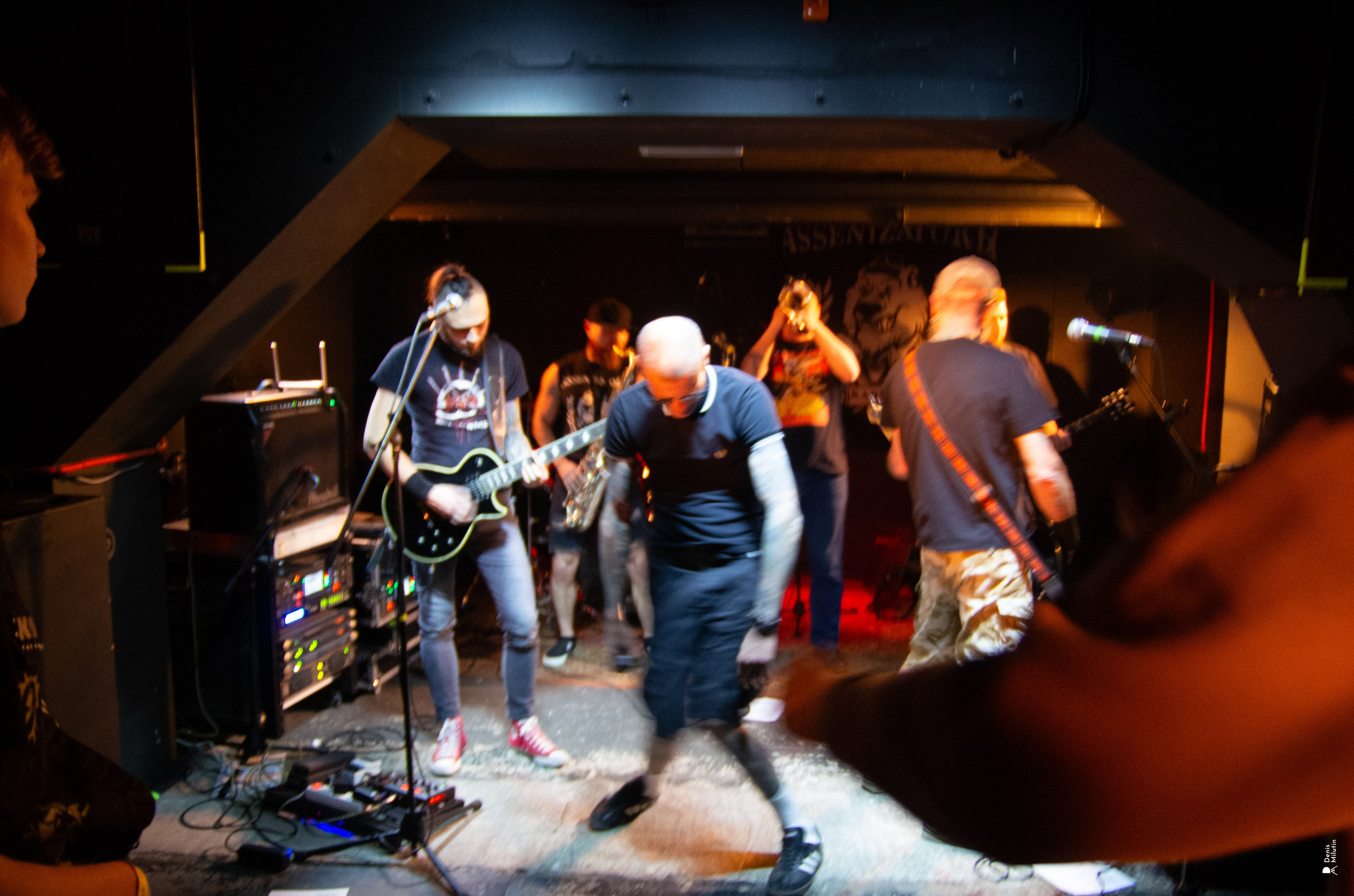 Рядом Ассенизаторы. Портретный фотограф Денис Милютин