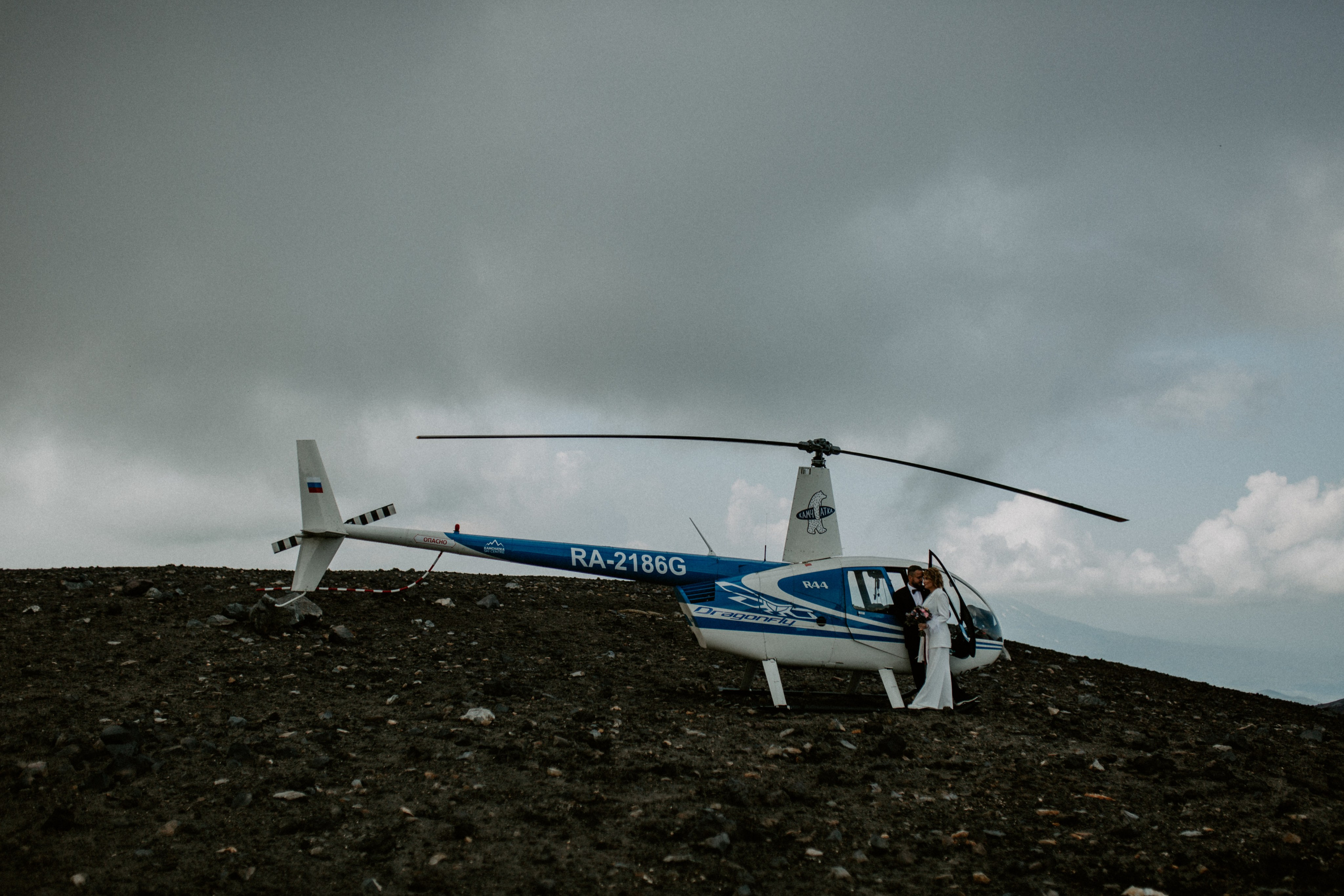 Ветролетный полет Вулкан Малый Семячик. Свадебное фото и видео на Камчатке. Туристические маршруты