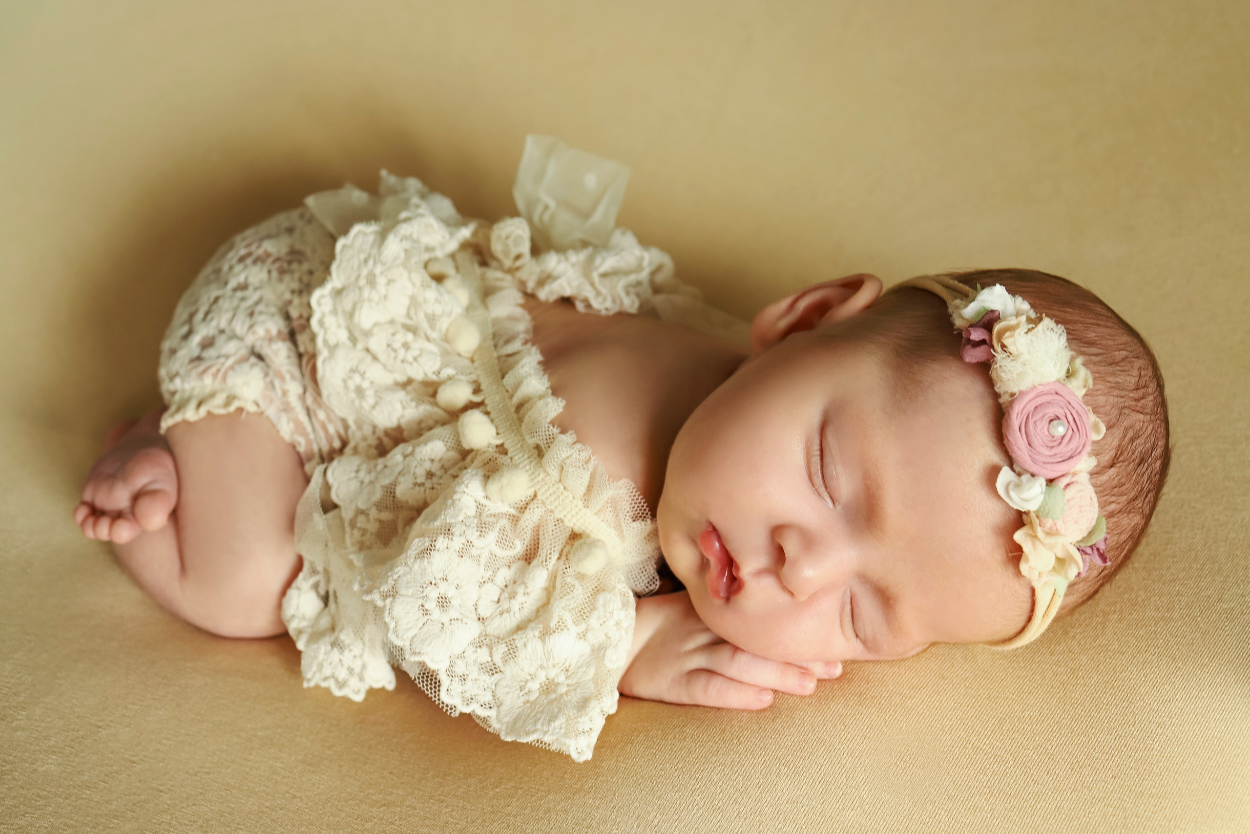 Съемка в стиле ньюБорн в роддоме. Фотосъемка выписки из роддома в Москве, заказать фотографа на выписку ньюборн съемка в роддоме newborn фотограф в Юдино