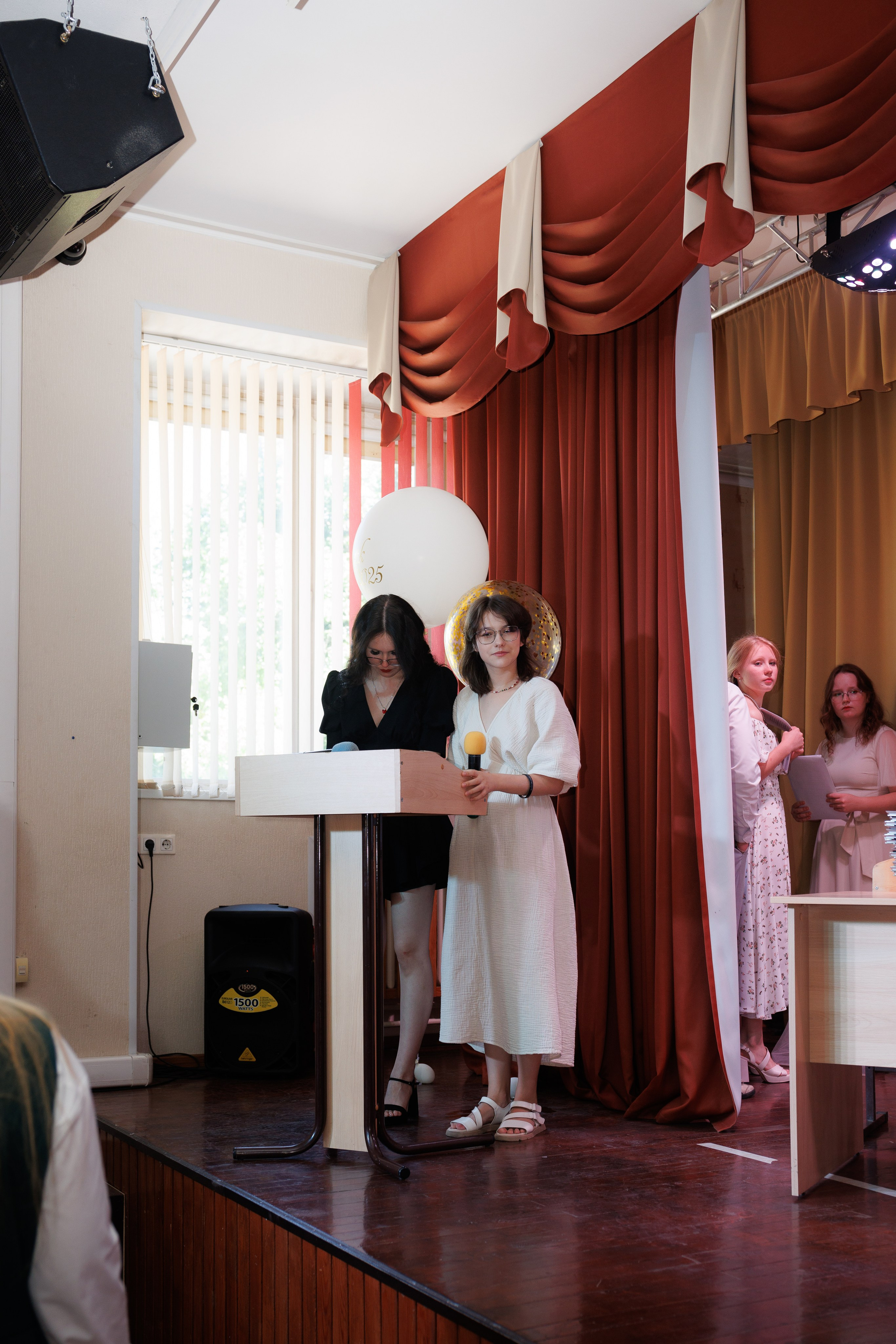 Вручение аттестатов. Свадебный и семейный фотограф в Новосибирске Ирина Дорошкова