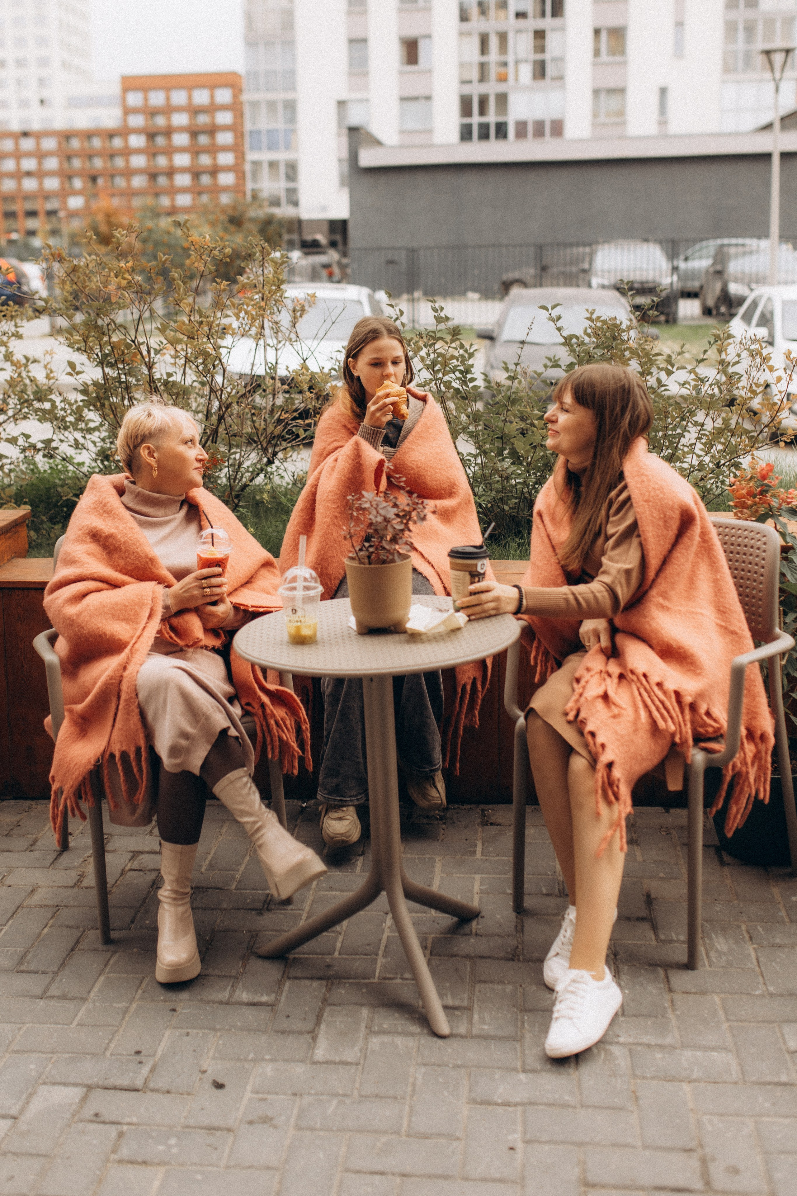 Прогулка по городу, осень. Семейный фотограф lifestyle в Новосибирске Елена Шпилевая