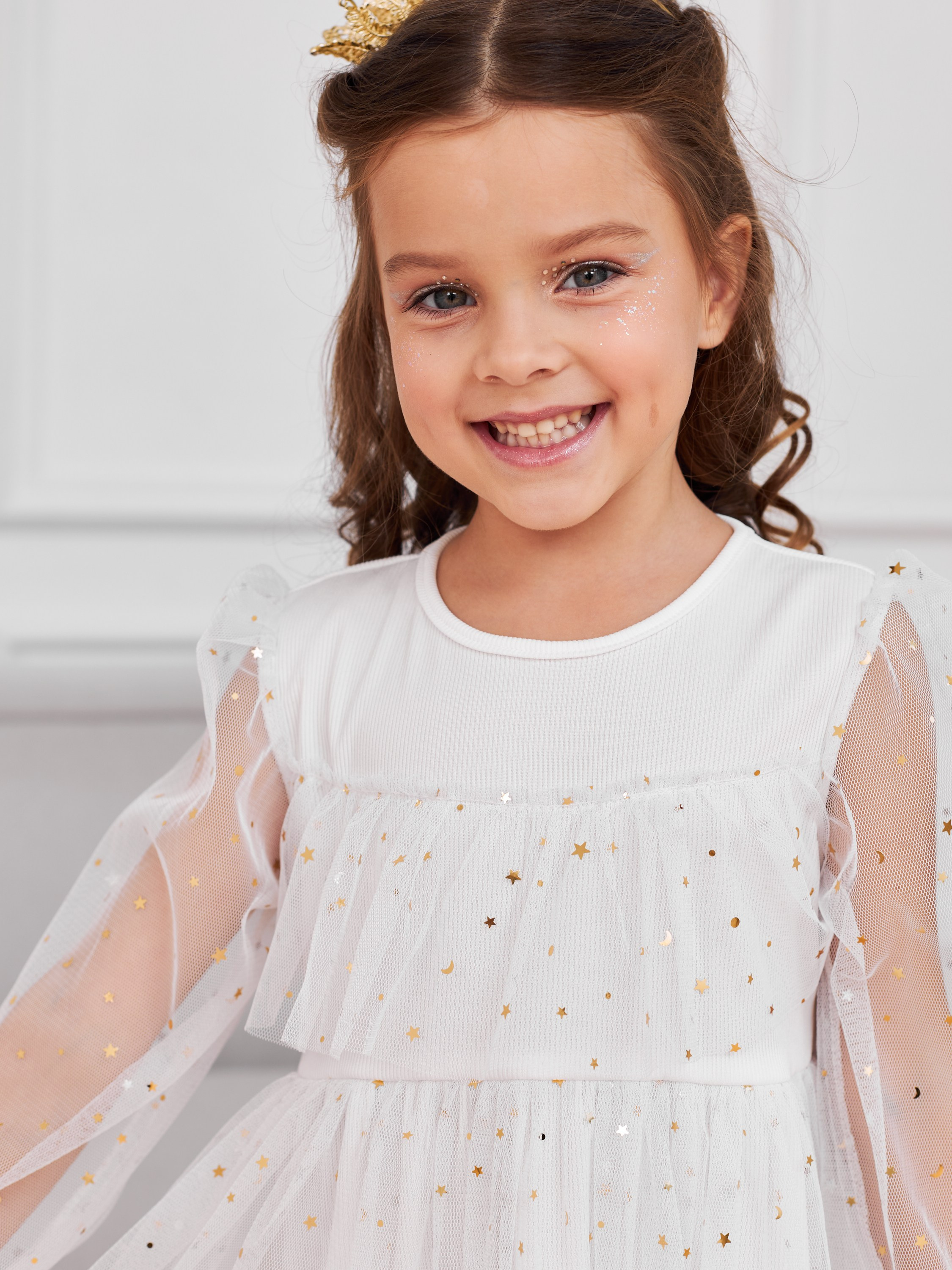 Фотосъемка платьев для девочек Екатеринбург Wildberries ВБ Ozon Озон фотосессия детей Екб заказать цена фотосъемка товара WB детское платье. Фотограф Екатеринбург Анастасия Жерновская | Маркетплейсы и нейрофото