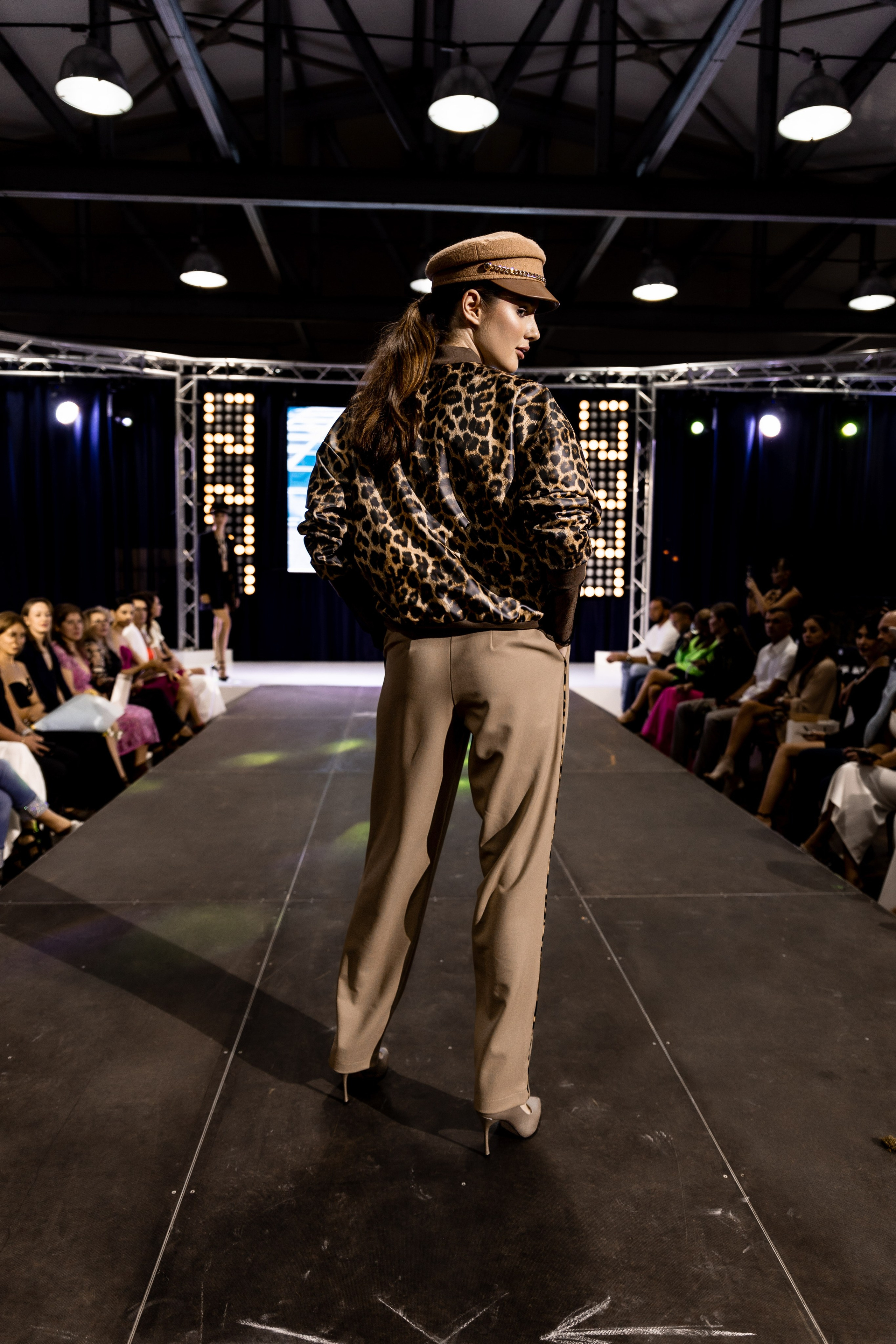 Модное шоу «Fashion V»