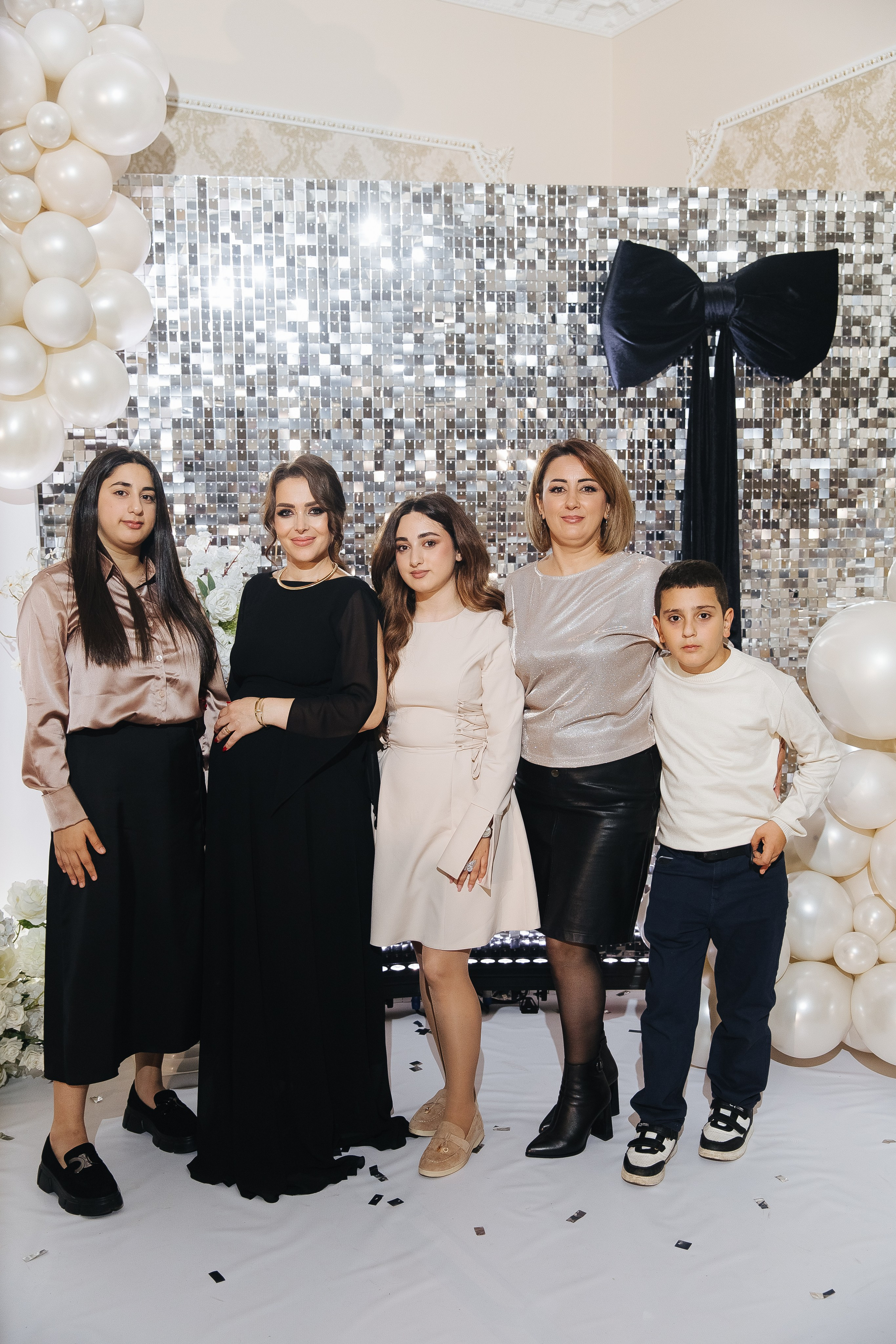 Ани и Назели. 35&5 День рождения, «Янтарь». Фотограф в Красноярске Надежда Воскресенская