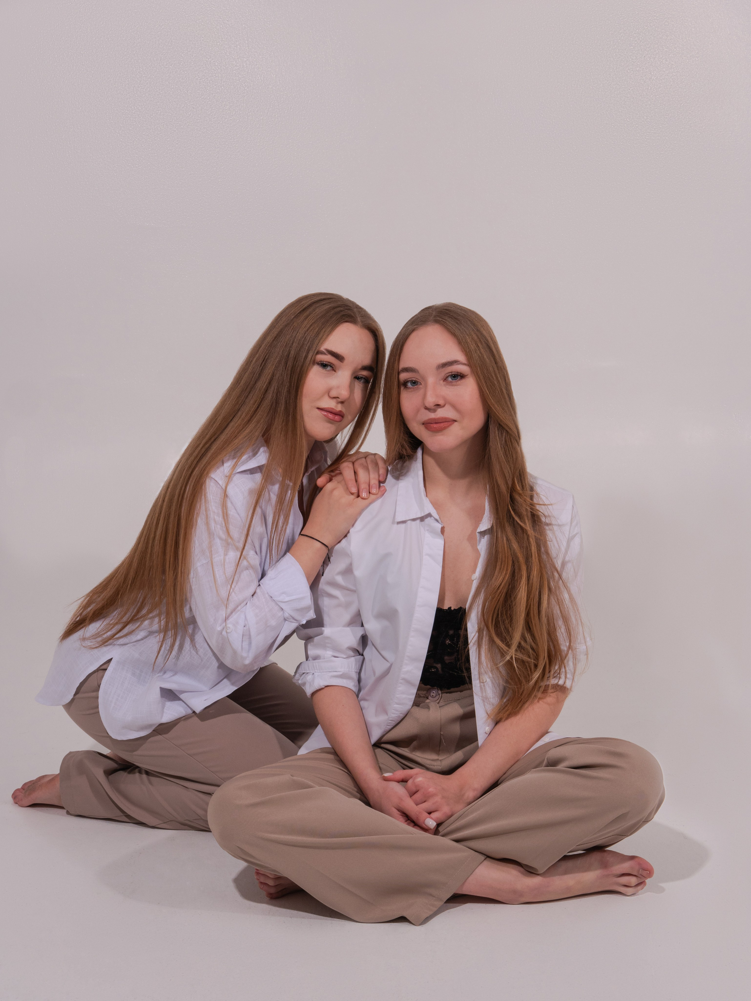 Сёстры в белом