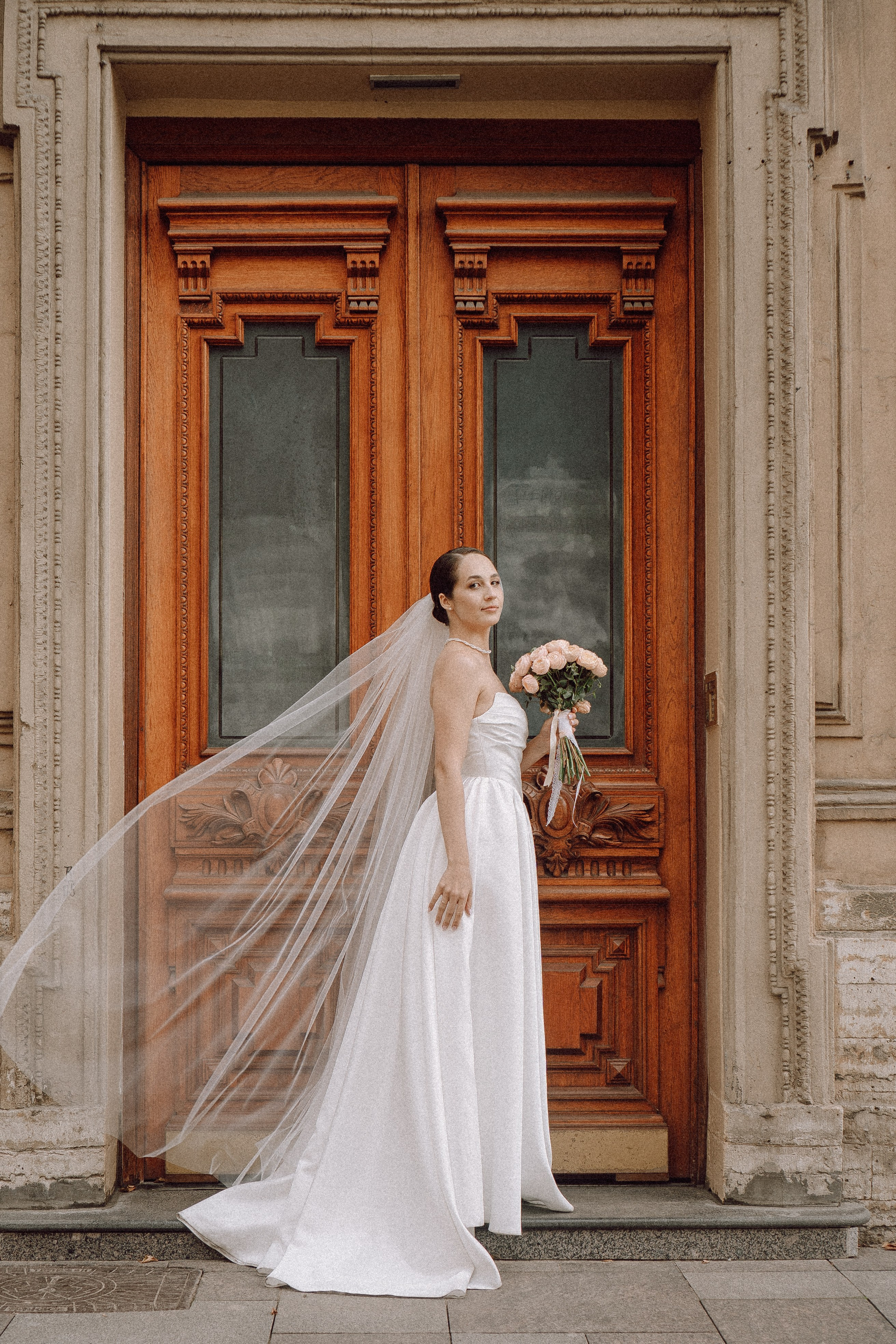 СВАДЕБНАЯ ПРОГУЛКА В САНТК-ПЕТЕРБУРГЕ (ИСАКИЕВСКИЙ СОБОР, ЗИМНЯЯ КАНАВКА, ЭРМИТАЖ И БОЛЬШАЯ МОРСКАЯ УЛИЦА). Профессиональный фотограф, Санкт-Петербург — Виктория Богомолова