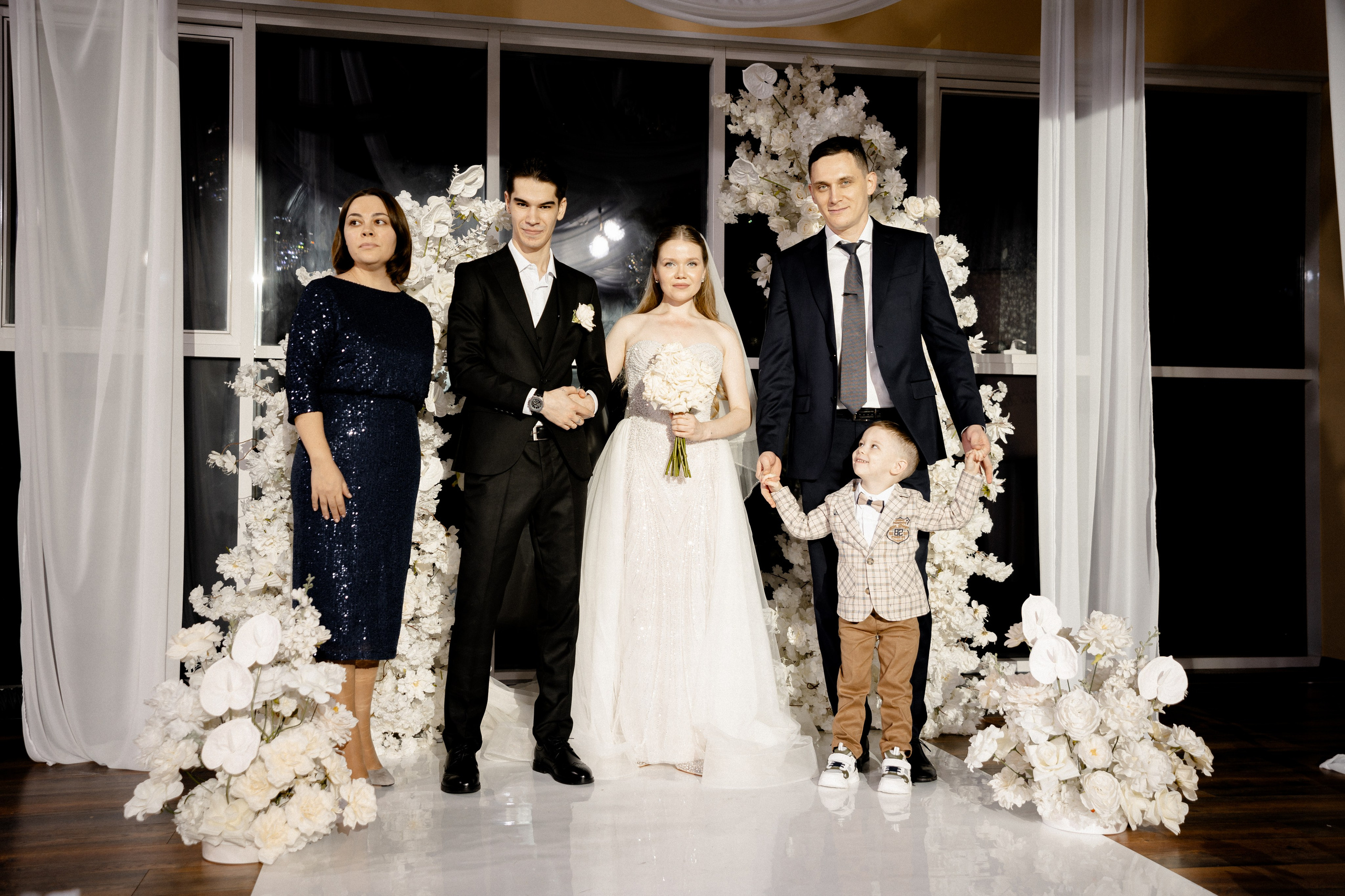 СВАДЕБНАЯ СЬЕМКА СБОРОВ В ОТЕЛЕ И ВЫЕЗД НА ЦЕРЕМОНИЮ (СНЯТО В СИБИРЕ В НИЖНЕВАРТОВСКЕ). Профессиональный фотограф, Санкт-Петербург — Виктория Богомолова