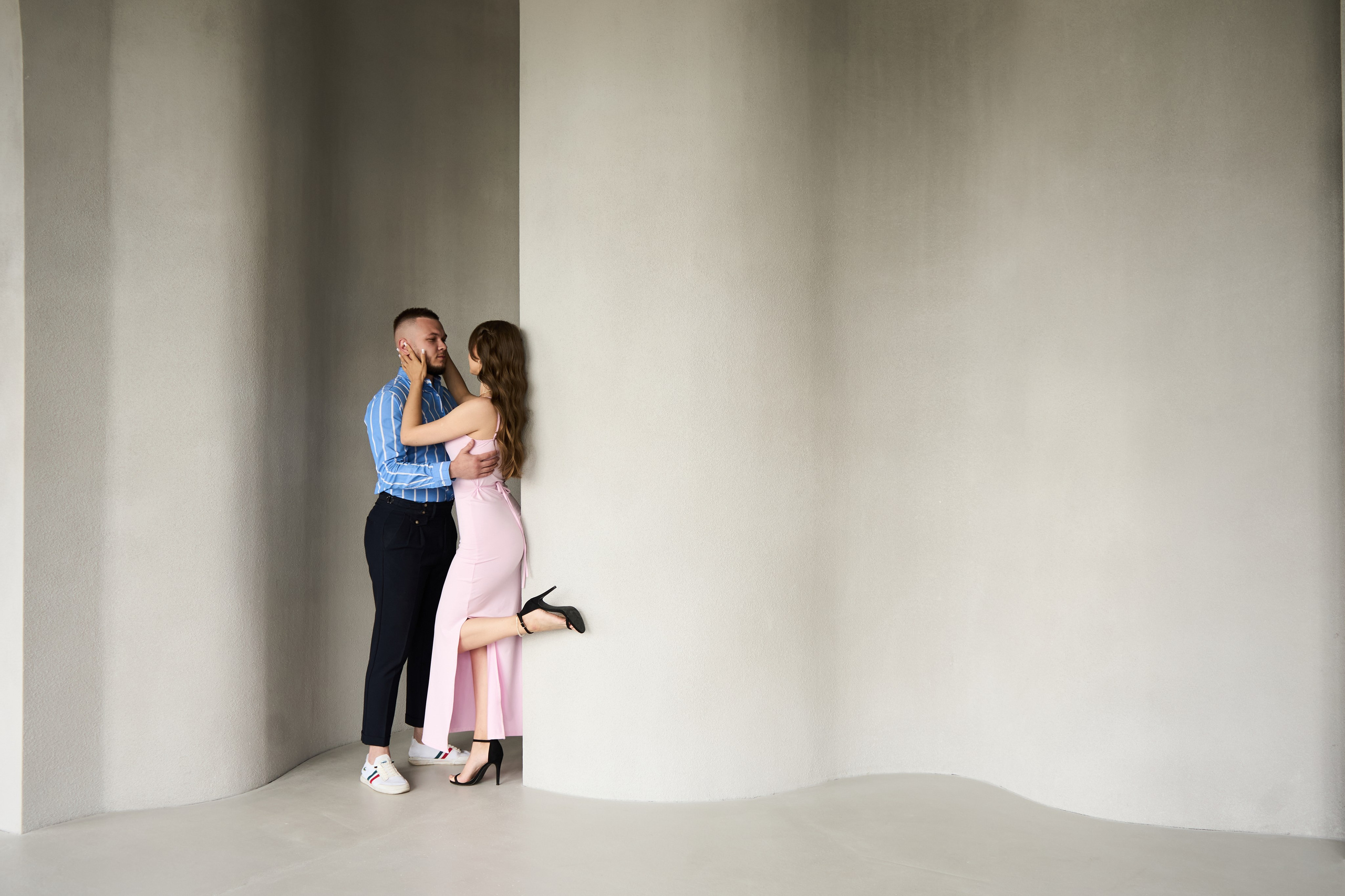 Фотосессия влюбленные в студии. Фотограф Екатеринбург Кокшарова Александра