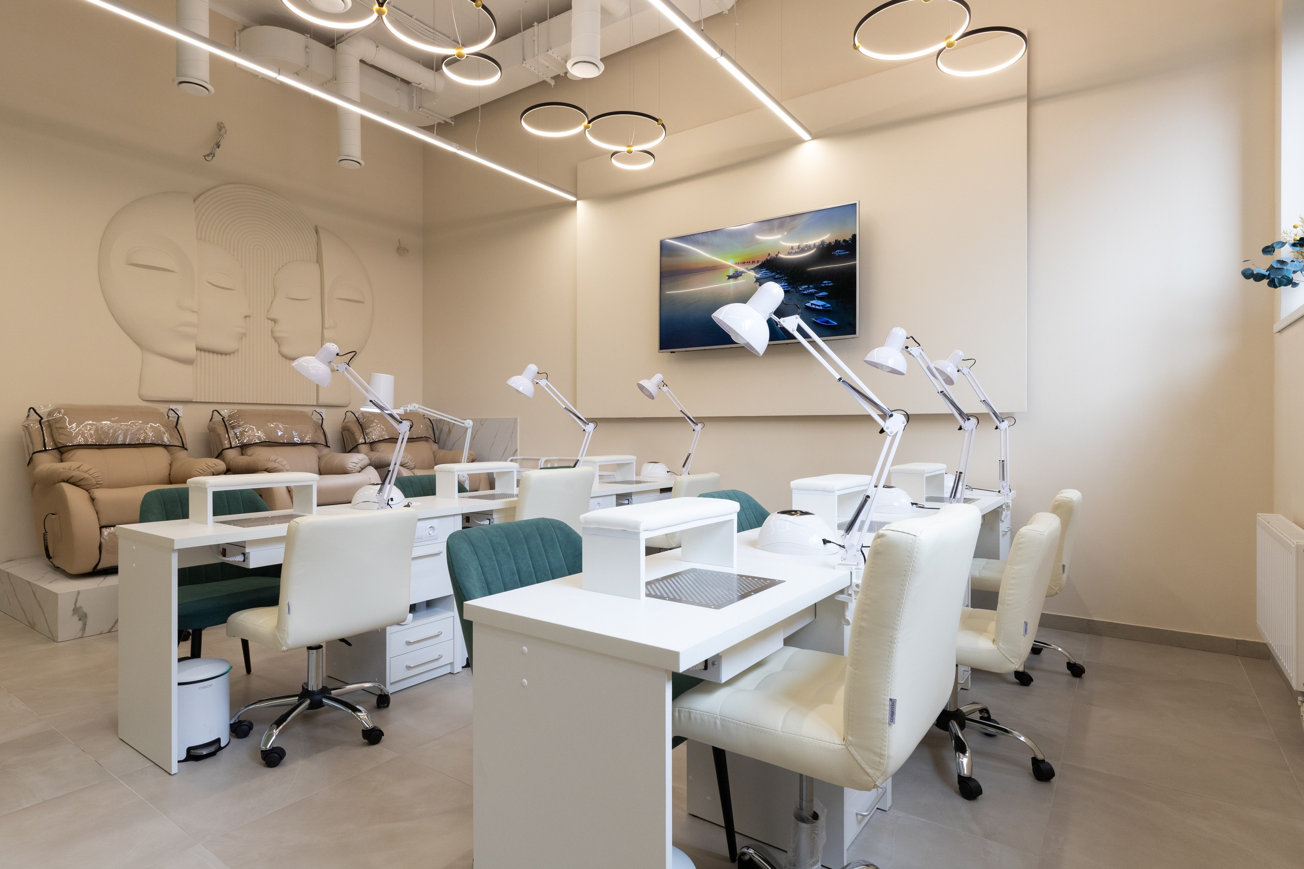 Бьюти-коворкинг на Парнасе. Интерьерный фотограф в Санкт-Петербурге Ксения Сорокина