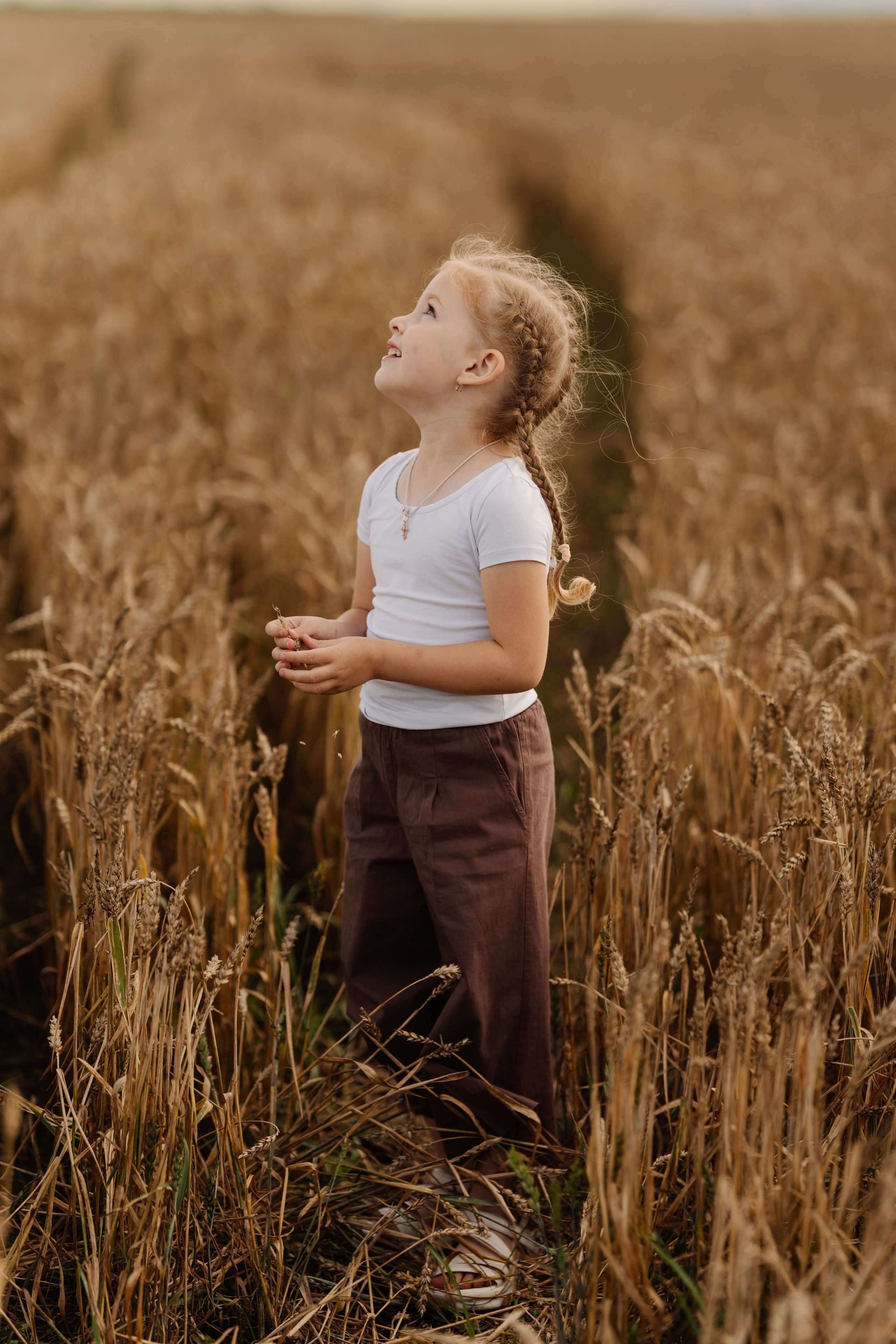 Девочки с козленком. СВАДЕБНЫЙ ФОТОГРАФ КРАСНОЯРСК