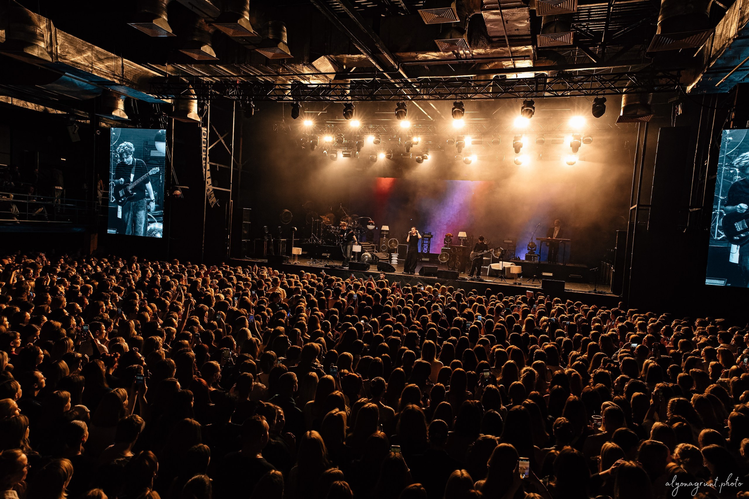 Ваня Дмитриенко, фоторепортаж СПб, A2, 23.10.2025. Алена Адрианова: фотограф в Санкт-Петербурге