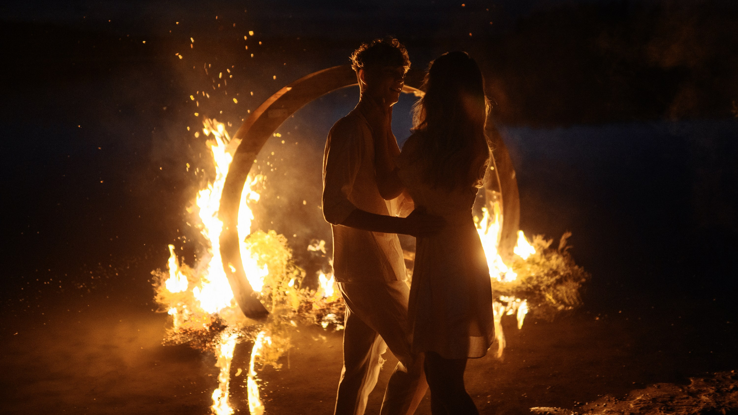 Гори, Ярче. Фотограф Александр Захар. Минск, Москва, Дубай