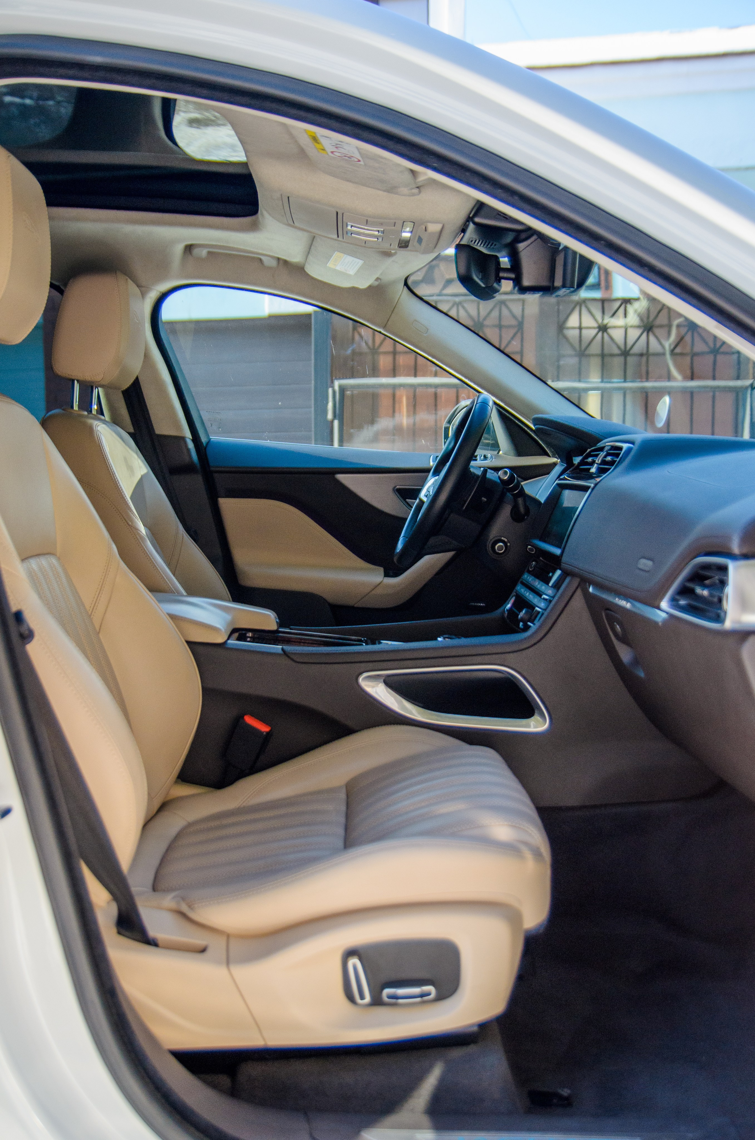 Фото для продажи авто Jaguar F-Pace 23'. Фотограф, видеограф и пилот дрона на Байкале