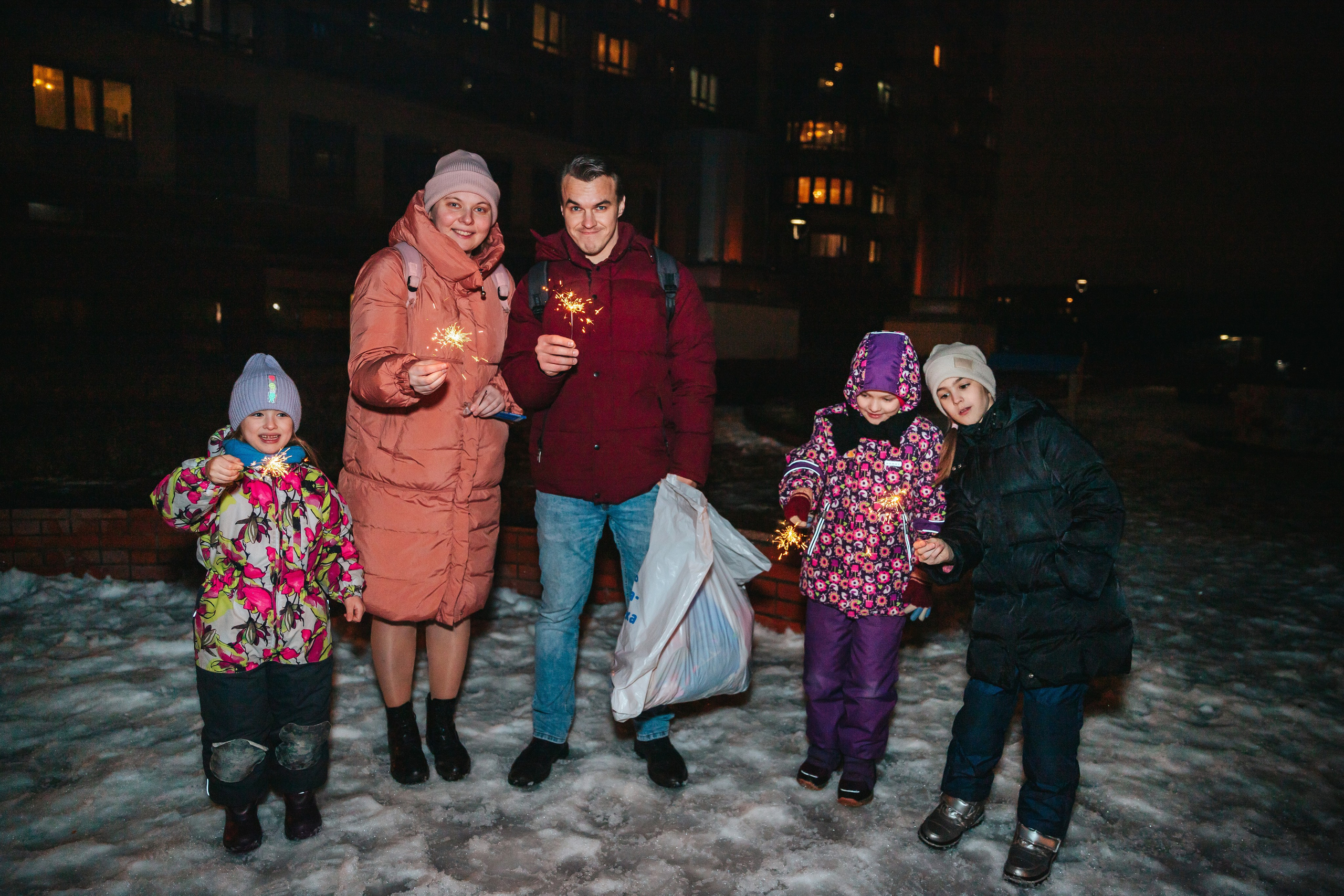 Новогодний утренник в Монтессори-школе. Семейный lifestyle фотограф в Санкт-Петербурге Людмила Пахомова