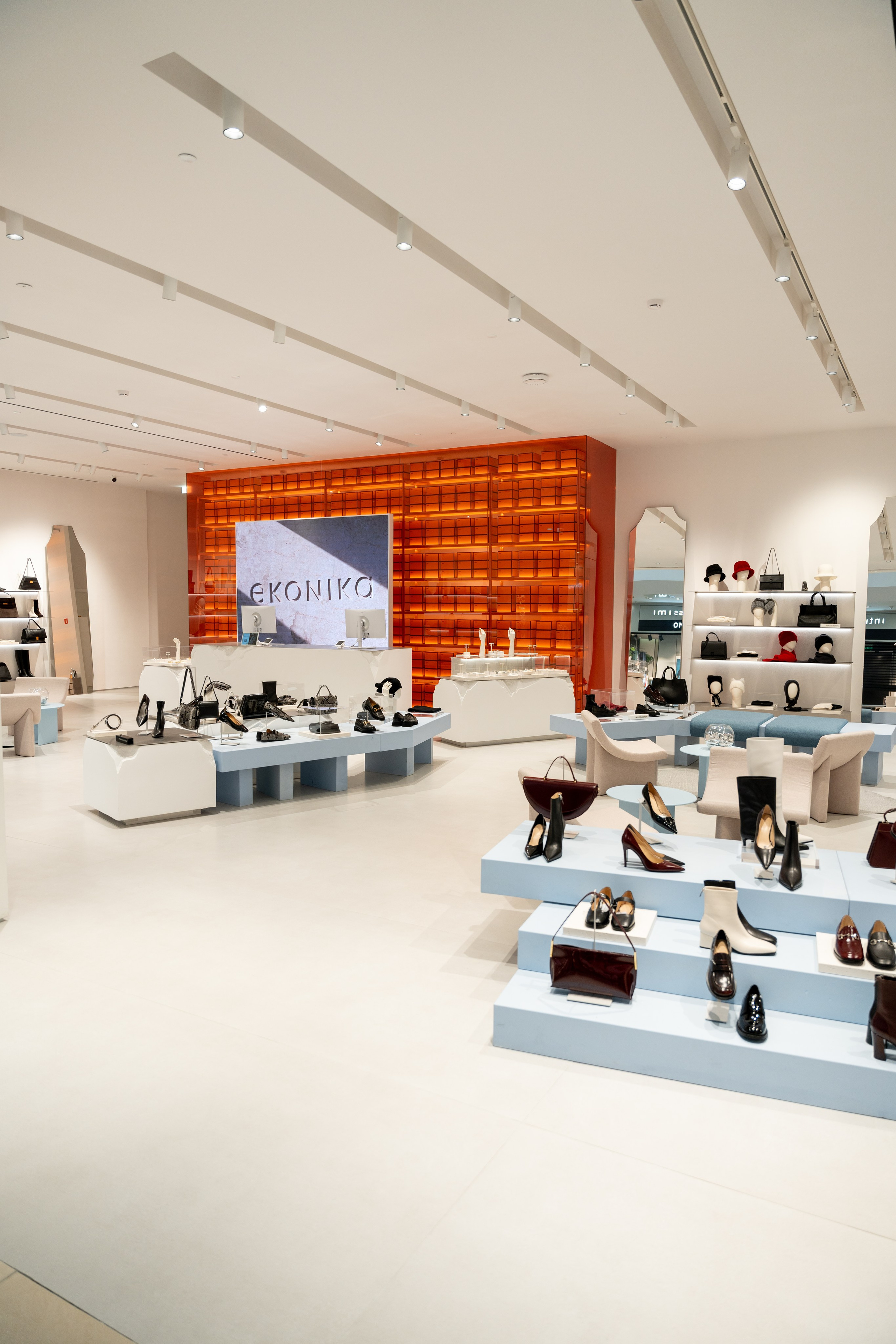 Интерьерная фотосъемка магазина Ekonika в Краснодаре — обувной бренд Профессиональная фотосъемка Ekonika — фирменный магазин в Краснодаре. Шедевры для Вас! Фотограф и Видеограф в Краснодаре Пахиев Руслан