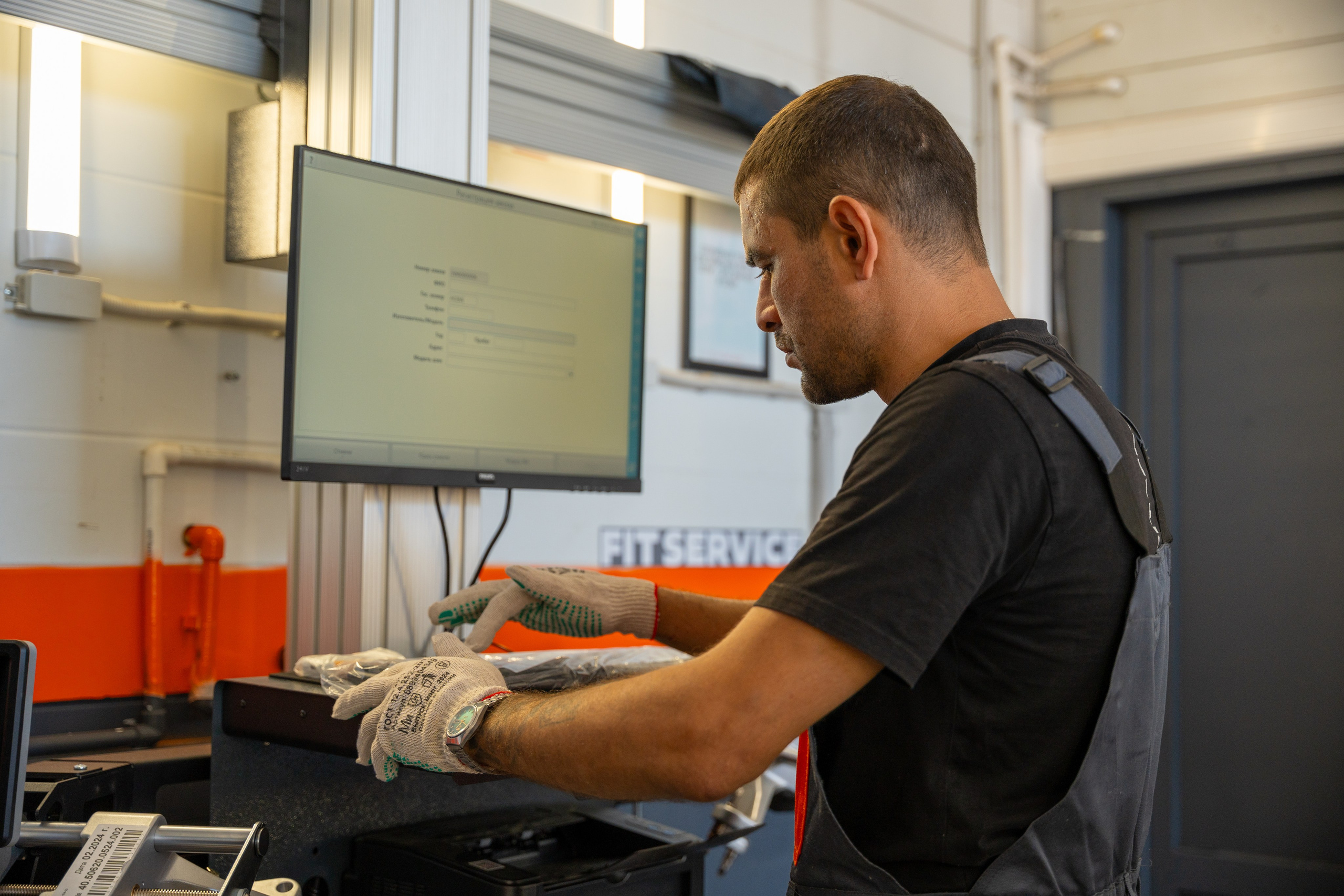 Интерьерная фотосъемка автосервиса Fit Service в Краснодаре — сеть СТО Профессиональная фотосъемка интерьера техцентра в Краснодаре. Шедевры для Вас! Фотограф и Видеограф в Краснодаре Пахиев Руслан