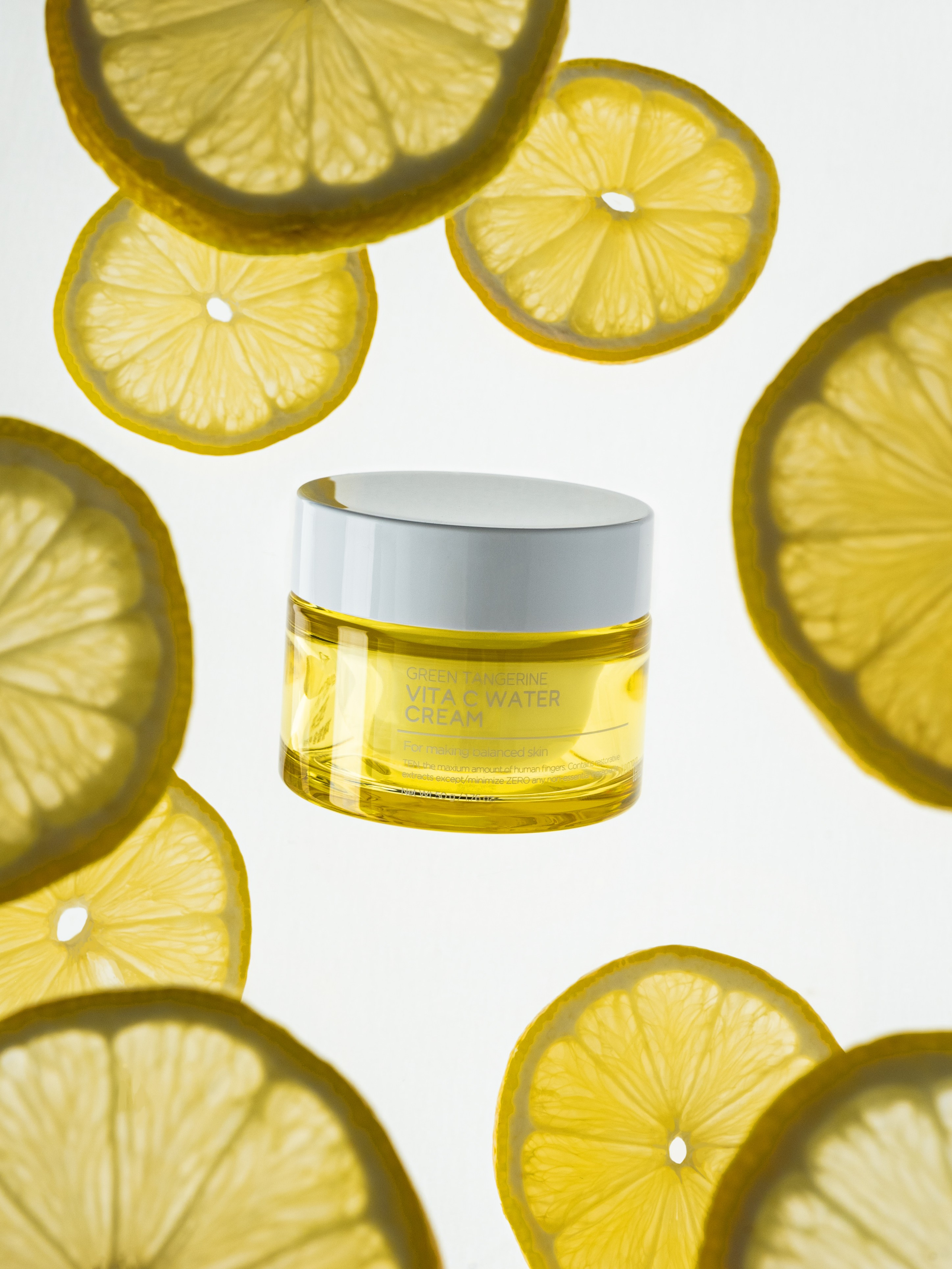 баночка крема с летающими апельсинами взрыв витамина