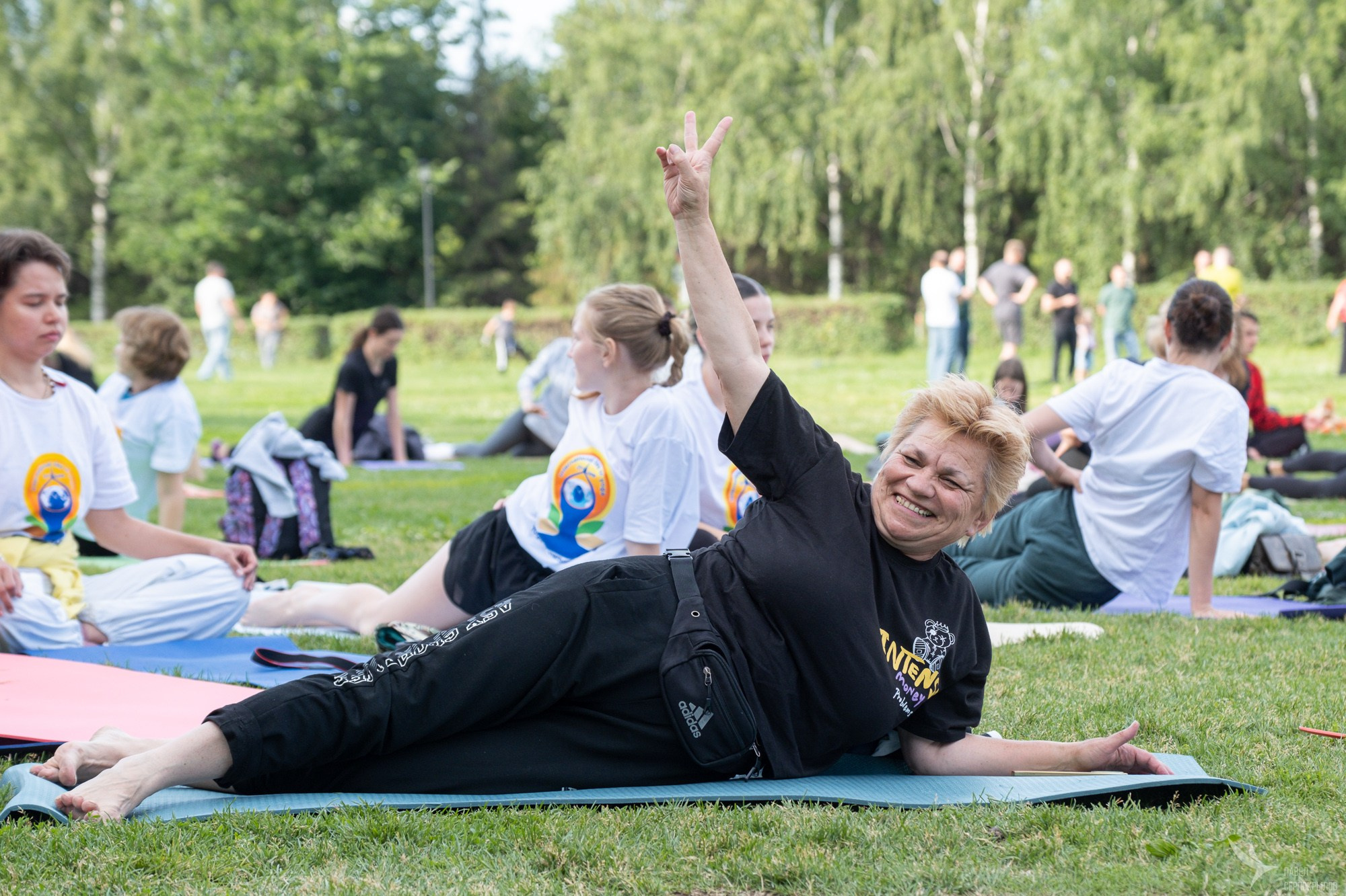Международный день йоги в парке Горького. Репортажный фотограф в Казани Павел Серпокрылов