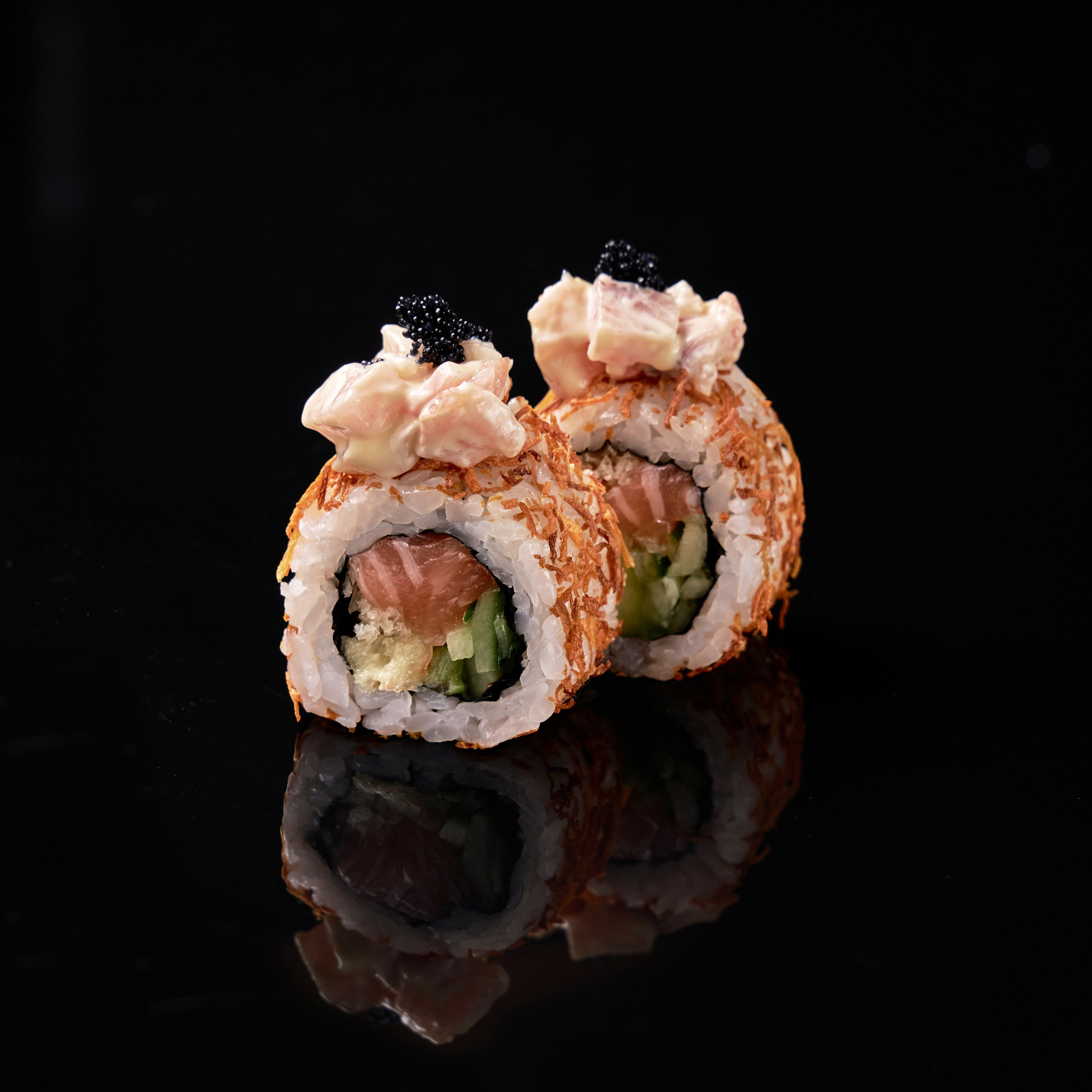 Нежные и сочные роллы, приготовленные из свежих ингредиентов