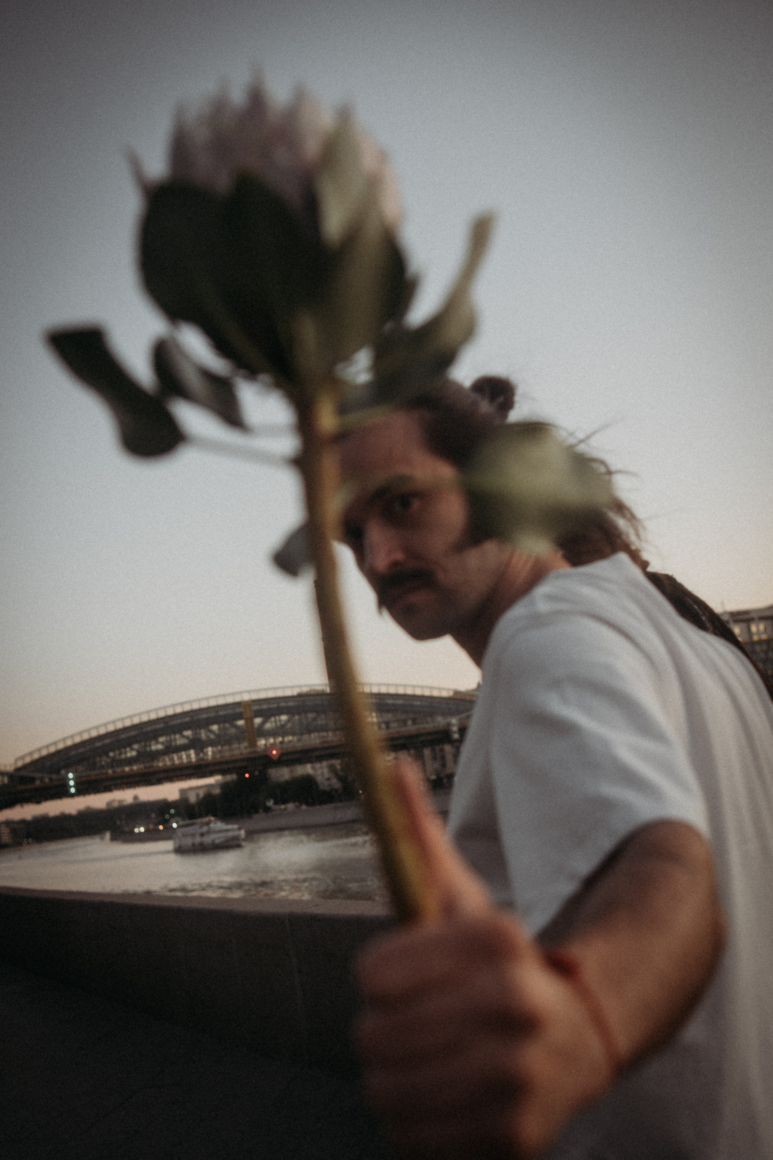 На набережной. Видеограф и фотограф Анна Грачева г. Москва