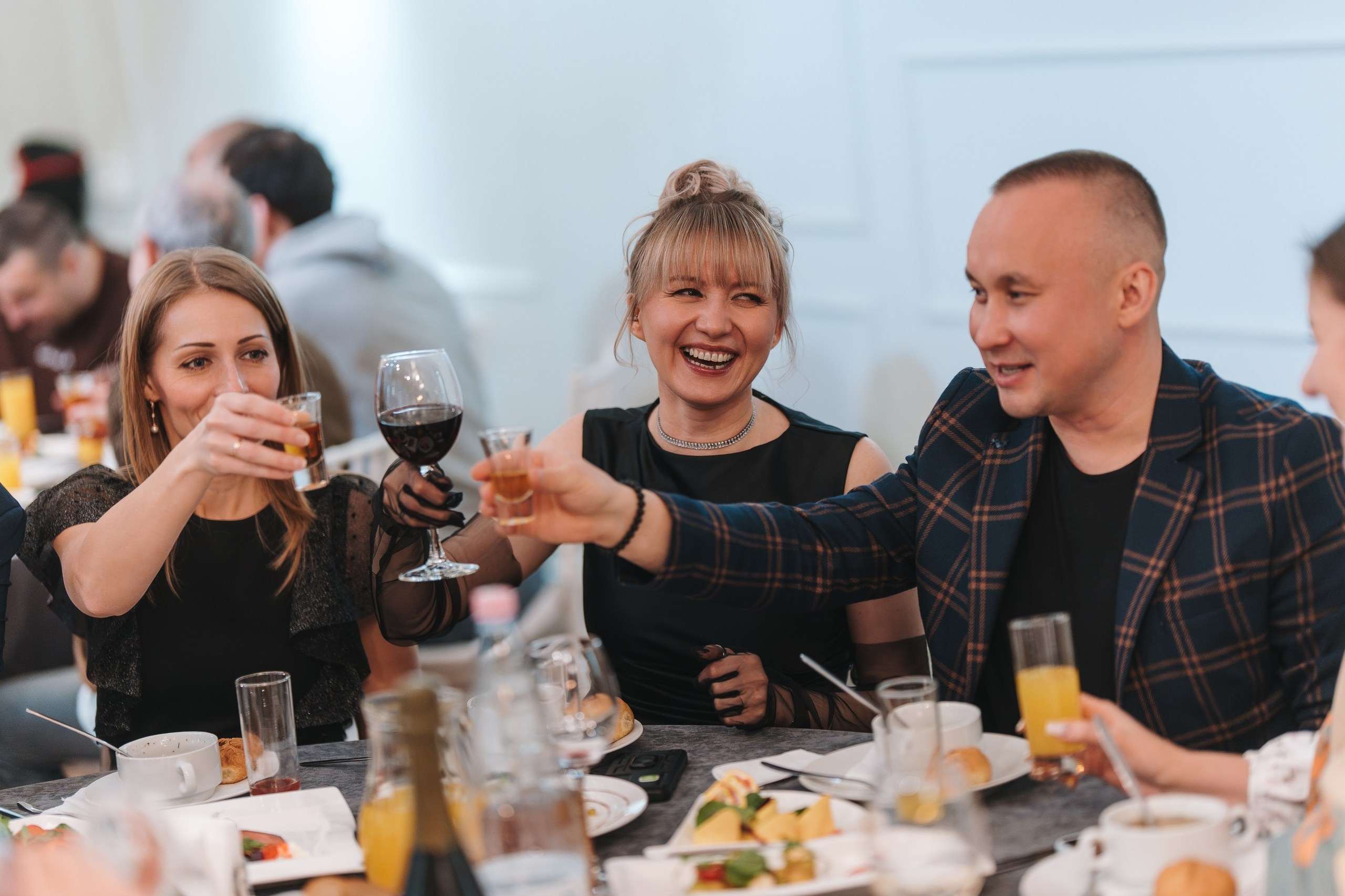 Корпоратив СДЭК — 25 лет компании | репортажная съёмка в Art Hall, Уфа