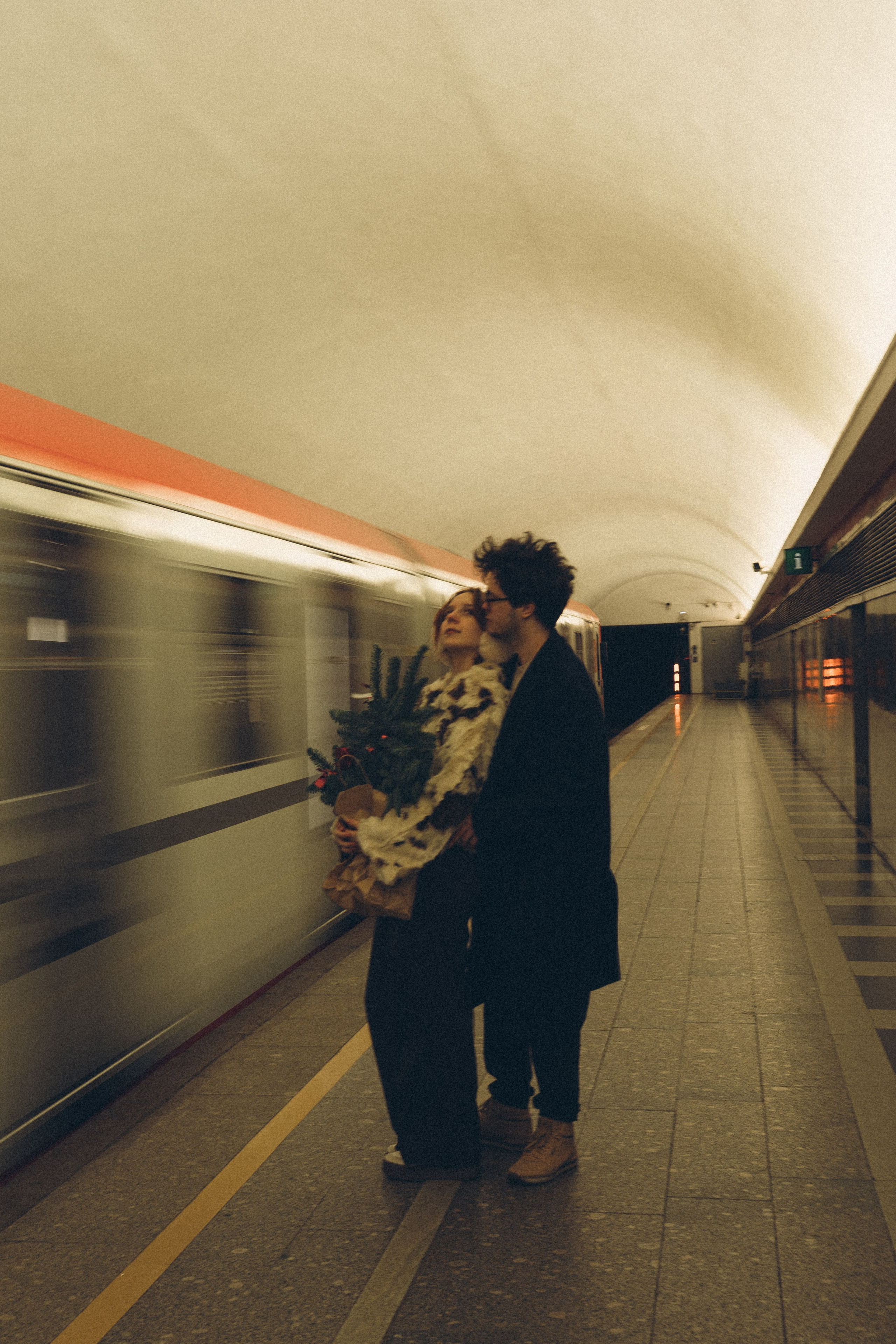 НОВОГОДНЯЯ ФОТОСЕСИИЯ ПАРЫ В МЕТРО ЛЮБОВЬ. Профессиональный фотограф, Санкт-Петербург — Виктория Богомолова