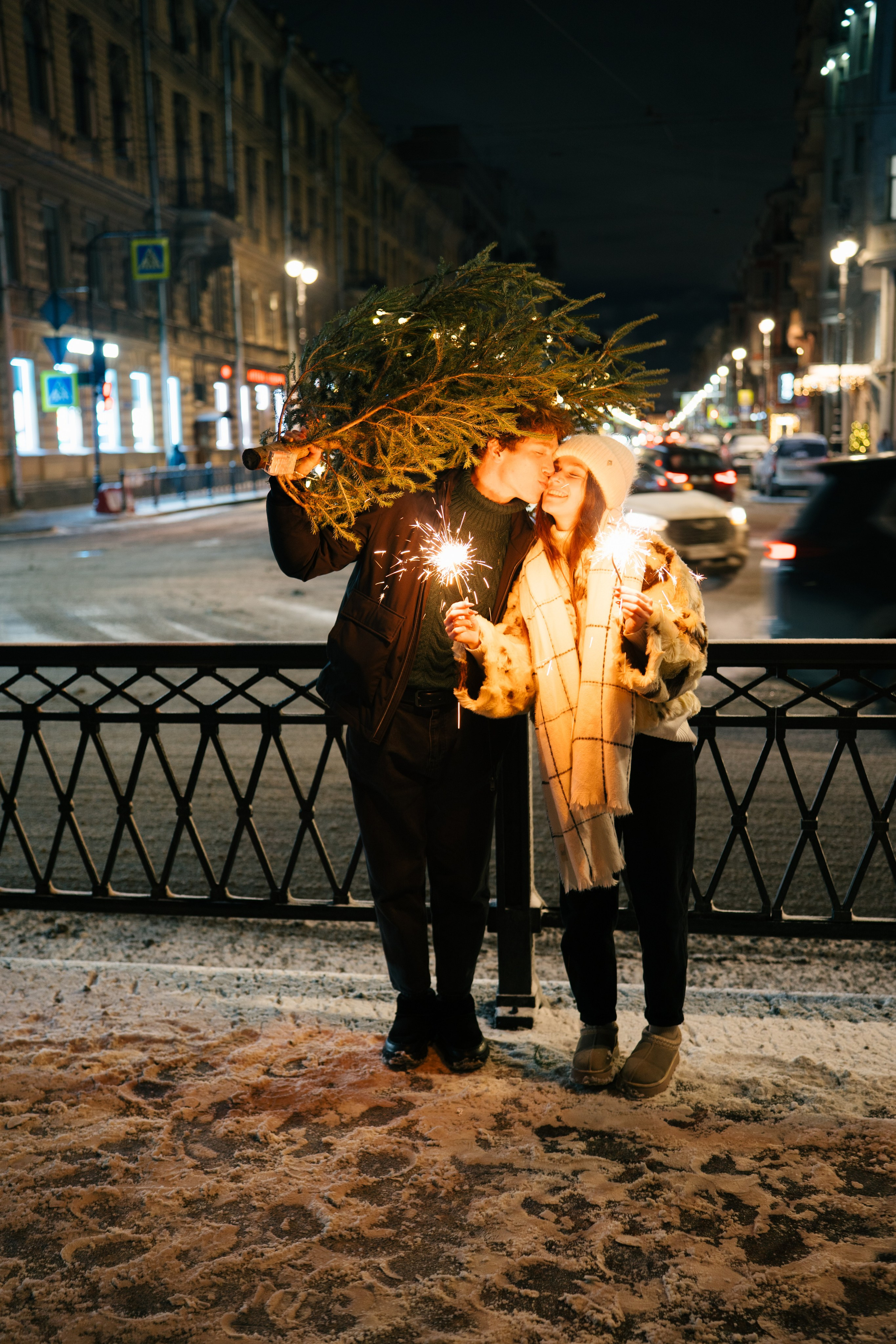 НОВОГОДНЯЯ ПРОГУЛКА ПАРЫ ПО ЧЕРНЫШЕВСКОЙ ПЕРЕД НОВЫМ ГОДОМ. Профессиональный фотограф, Санкт-Петербург — Виктория Богомолова