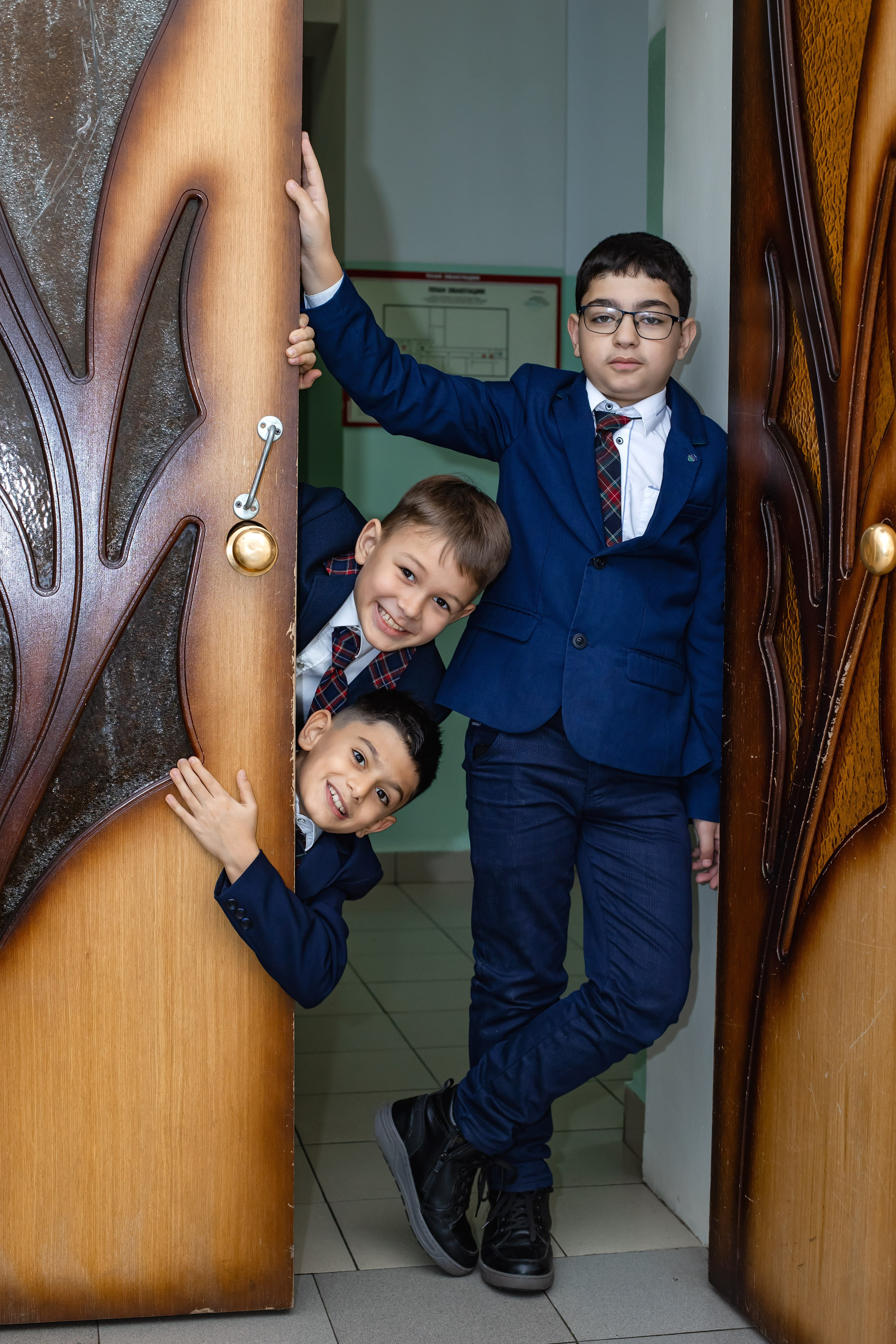 выпускные альбомы Чита, начальная школа Чита, выпускной альбом Чита, фотограф Чита, школьный фотограф Чита, выпускной Чита, 4 класс выпускной, школьный портрет, школьная фотосессия, выпускной альбом для 11 класса, выпускной альбом для 9 класса, выпускной альбом для 4 класса, выпускной альбом для детского сада, новогодняя фотосессия