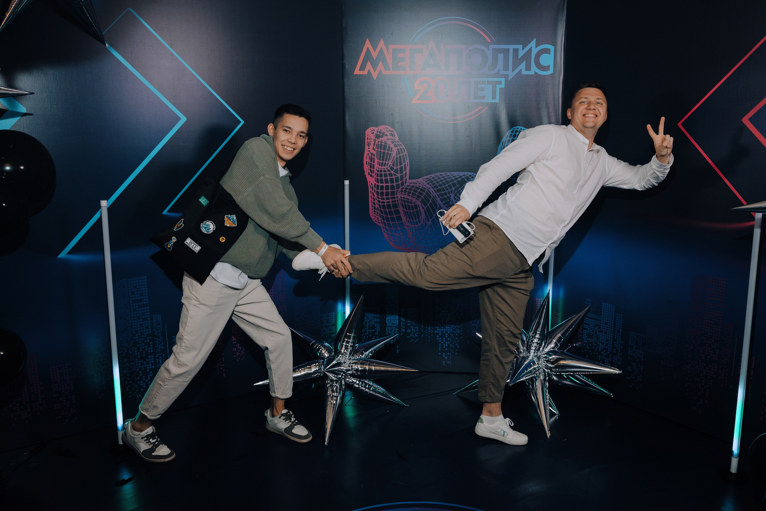 20 ЛЕТ МЕГАПОЛИС ЧЕЛЯБИНСК ХЕДЛАЙНЕР ЕЛКА. Репортажный фотограф Зуев Роман г. Челябинск