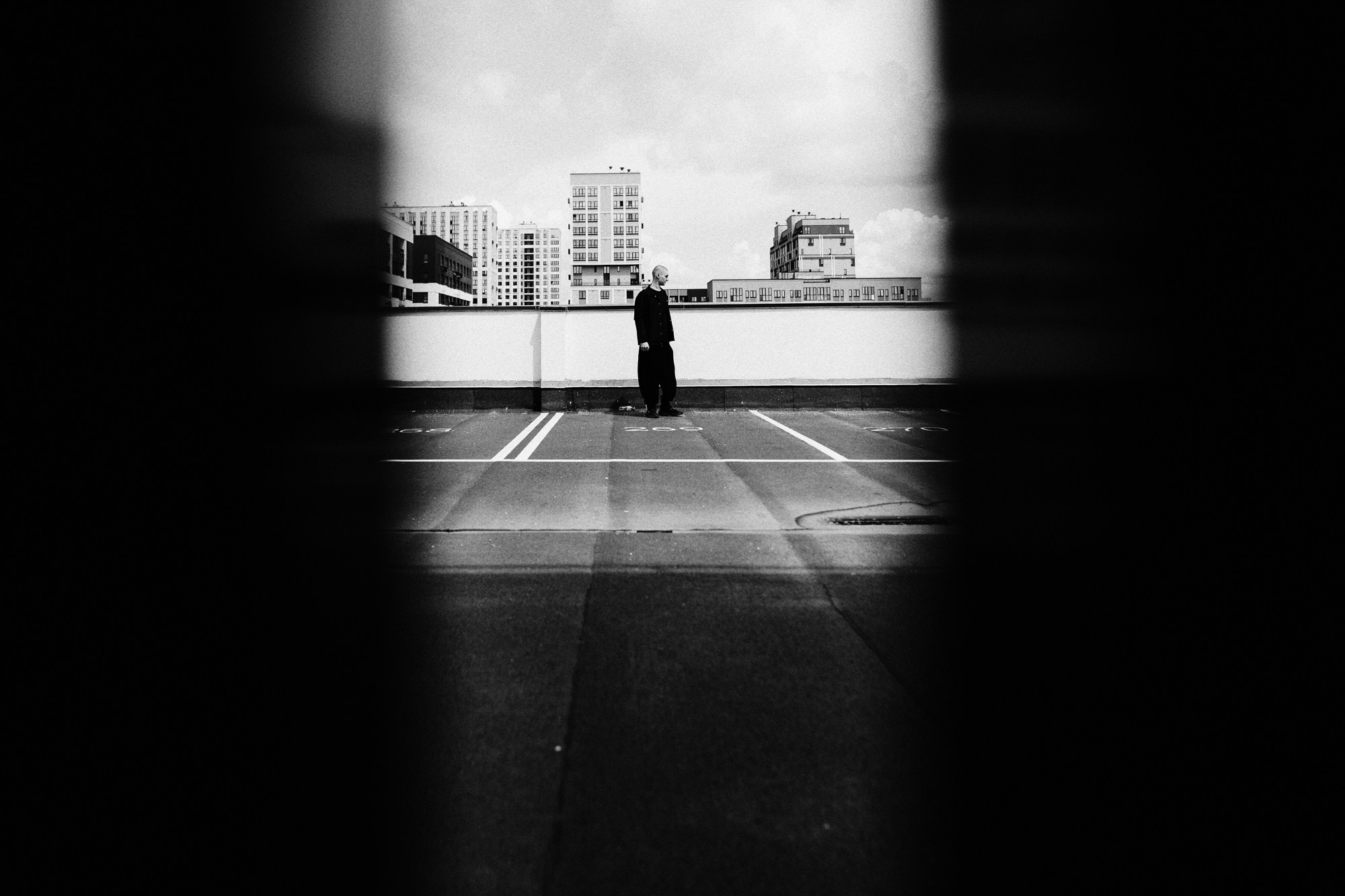 Мужской фотограф Тюмень | Стильная портретная фотосессия на крыше
