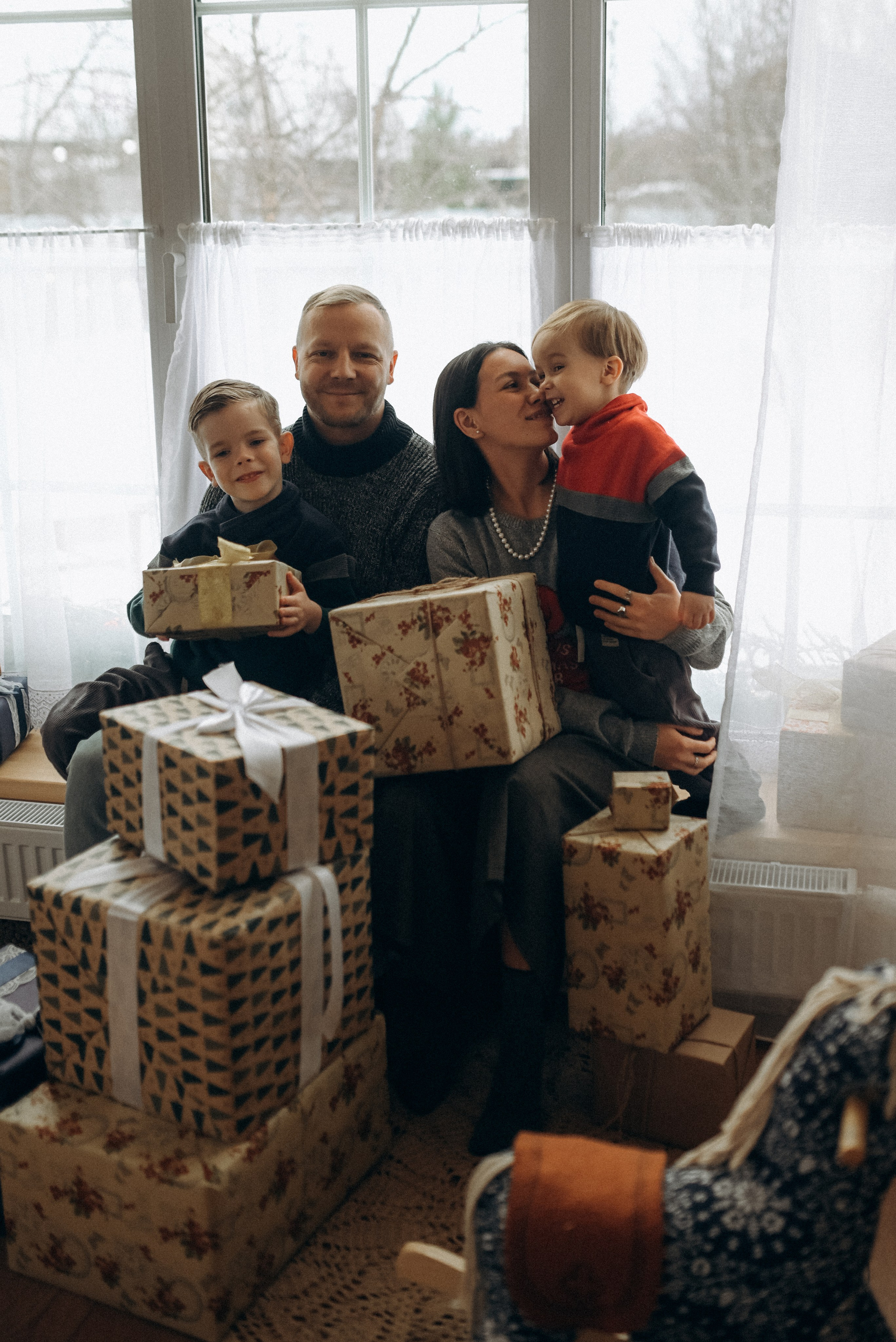 Антон, Маша, Мирон и Корней. Главная