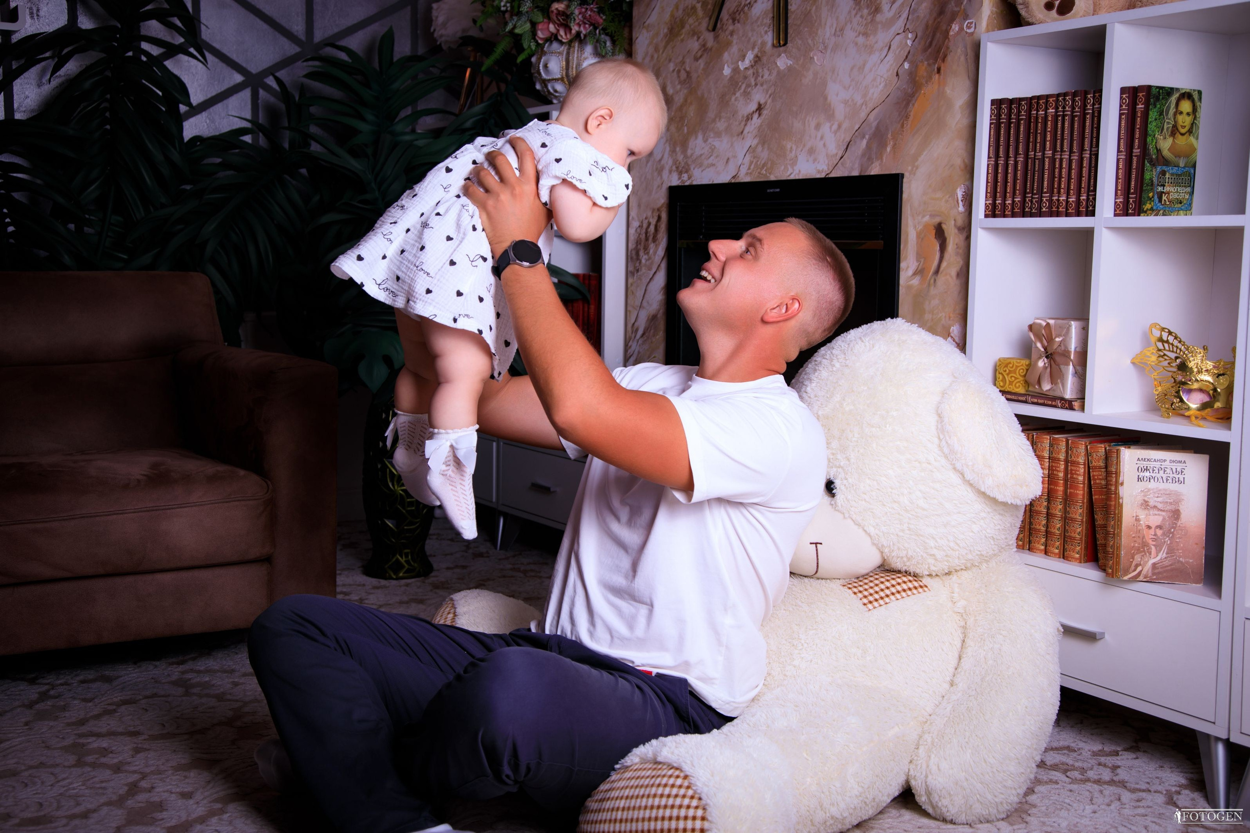 Семейная фотосессия: мама, папа и малыш | Портфолио Fotogen. Интерьерная фотостудия FOTOGEN г. Краснодар