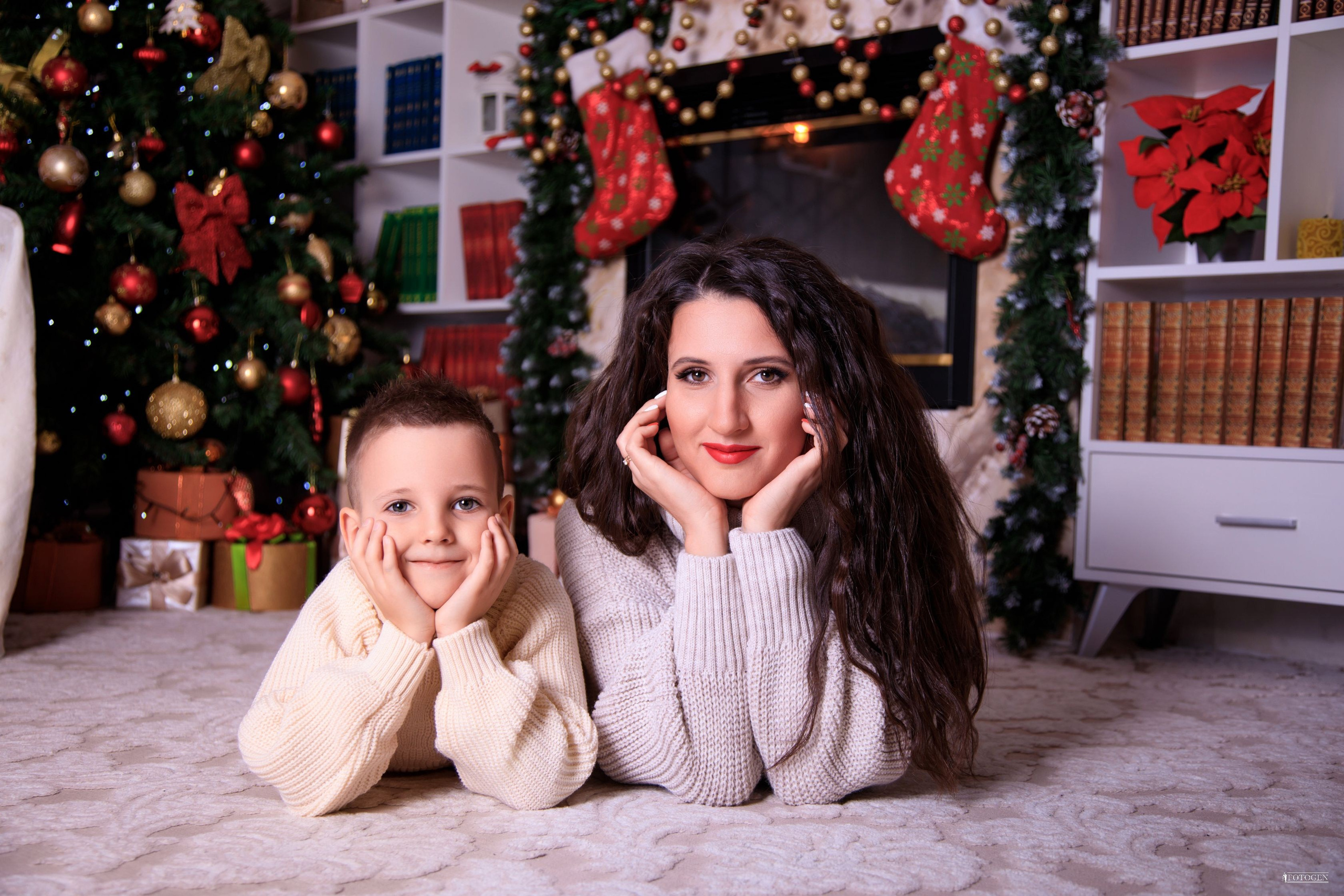 Семейная фотосессия: мама с детьми | Портфолио Fotogen. Интерьерная фотостудия FOTOGEN г. Краснодар