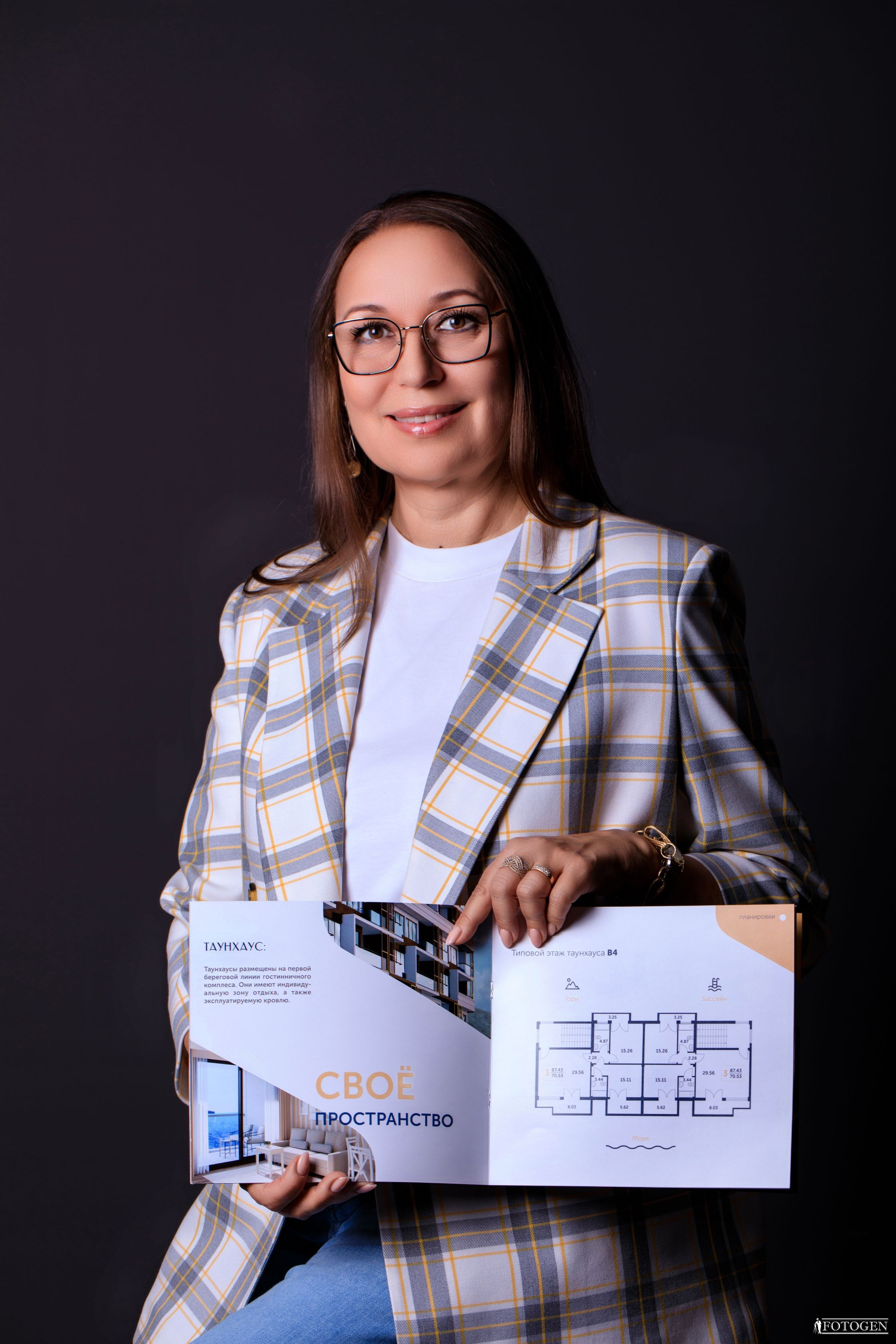 Женский деловой портрет | Бизнес фотосессии от Fotogen. Интерьерная фотостудия FOTOGEN г. Краснодар