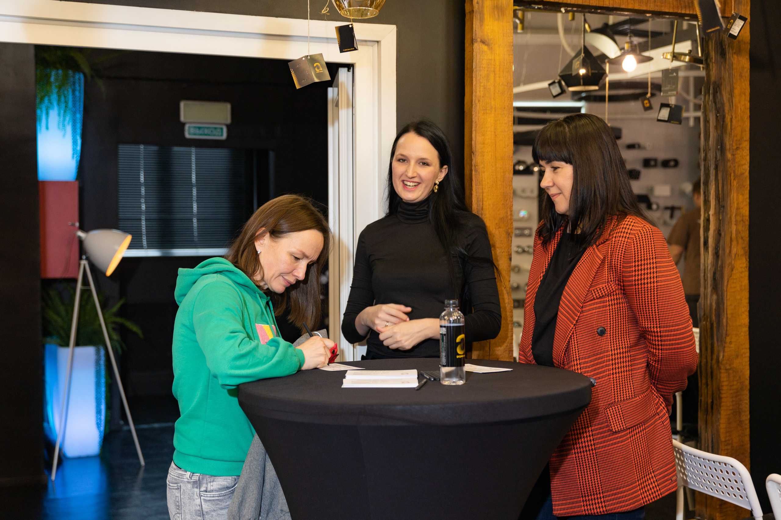 Презентация в салоне света Абажюр. Выпускные альбомы во Владивостоке