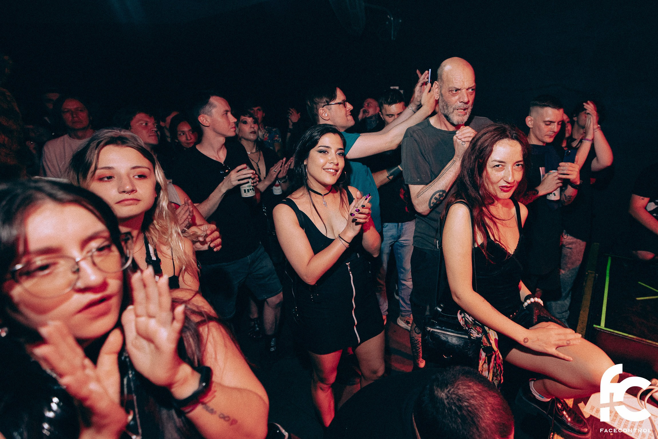 Sextape of Lovers & Granma. Face Control: Crónica social, anuncios de eventos y reportajes fotográficos