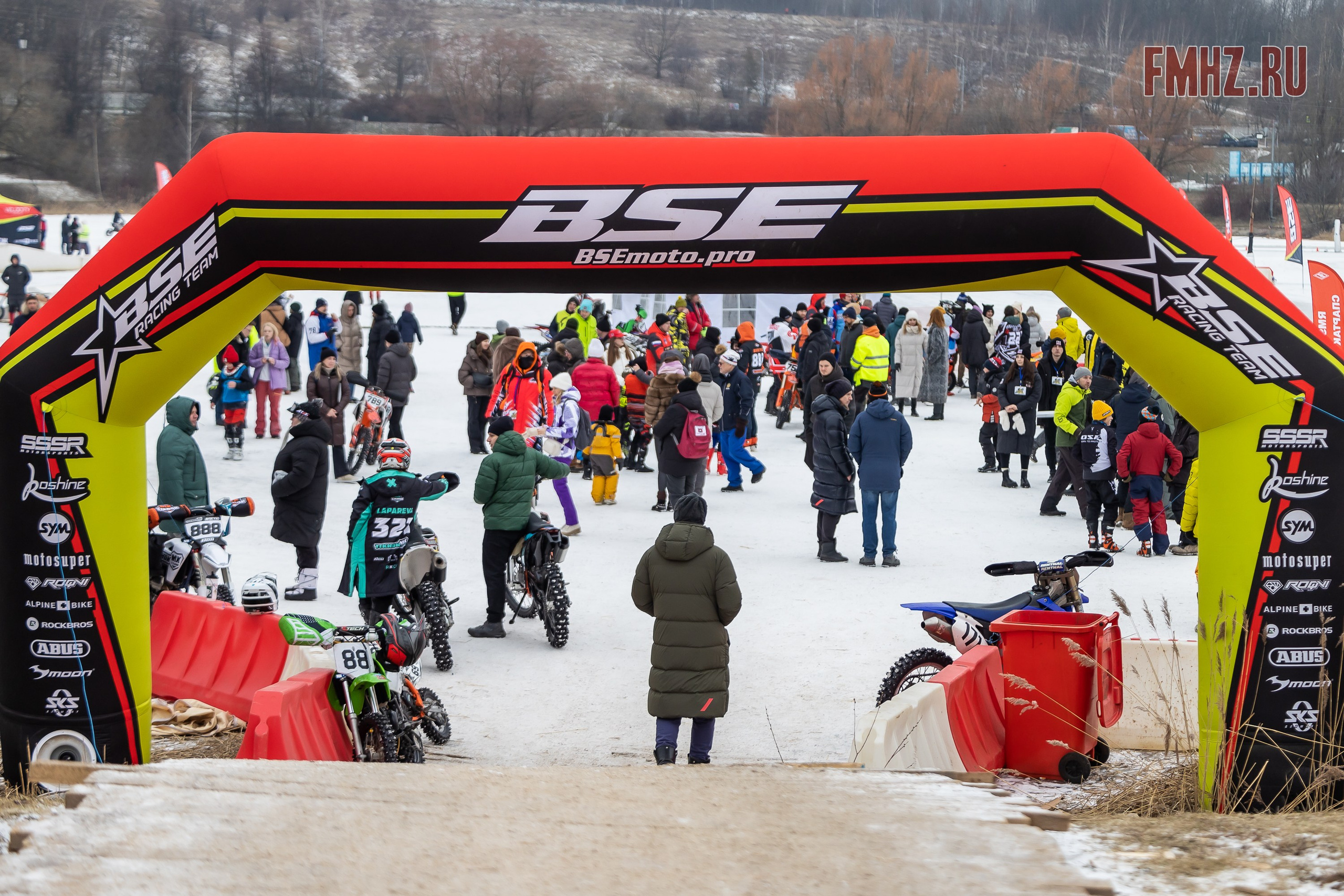 Первый этап Кубка МФР по мотокроссу на льду Большого Крылатского пруда в Москве. 8 февраля 2025 г. Фотограф Владимир Охрименко