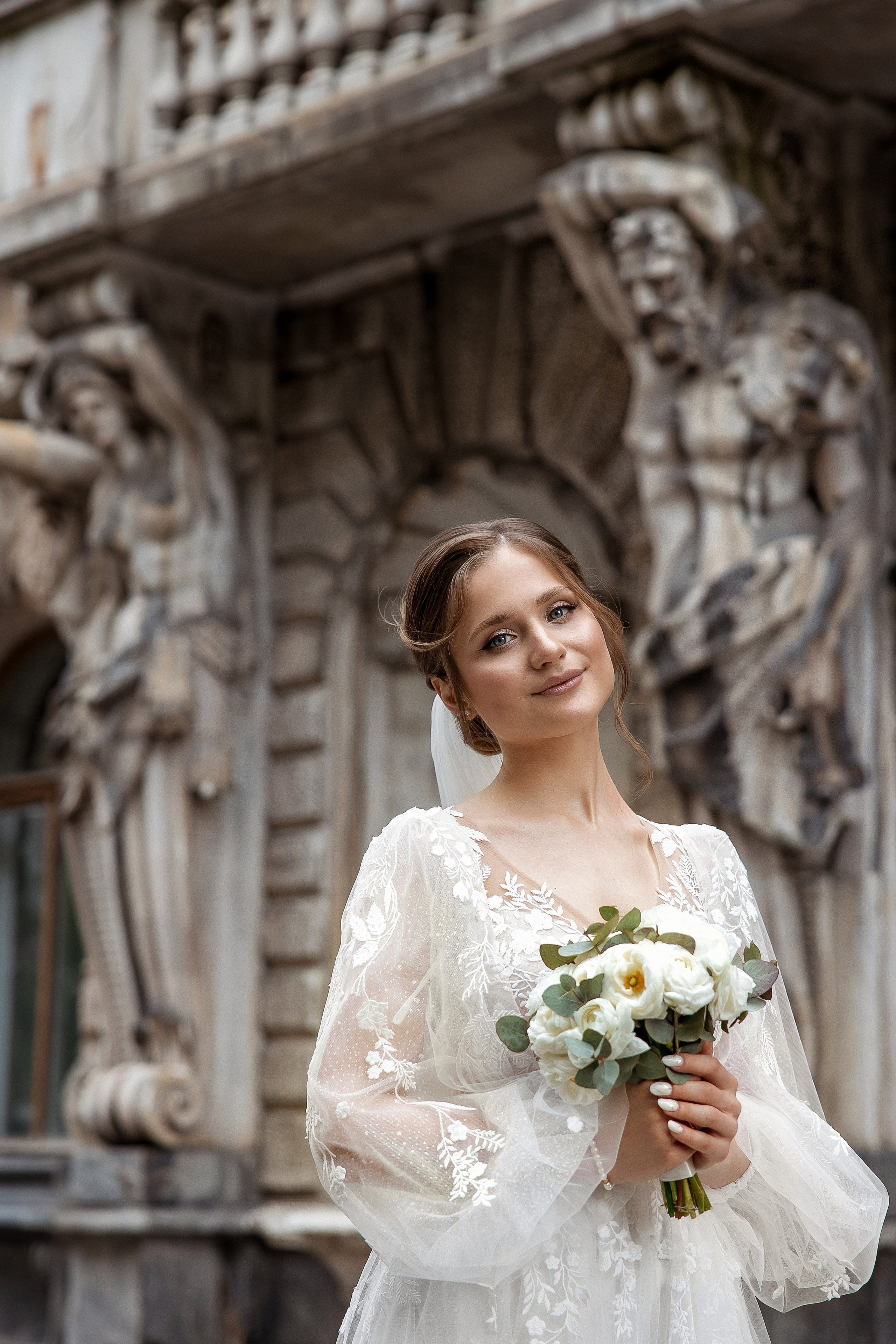Яркая свадебная фотосессия под дождем. Свадебный и семейный фотограф Алексей Аверин