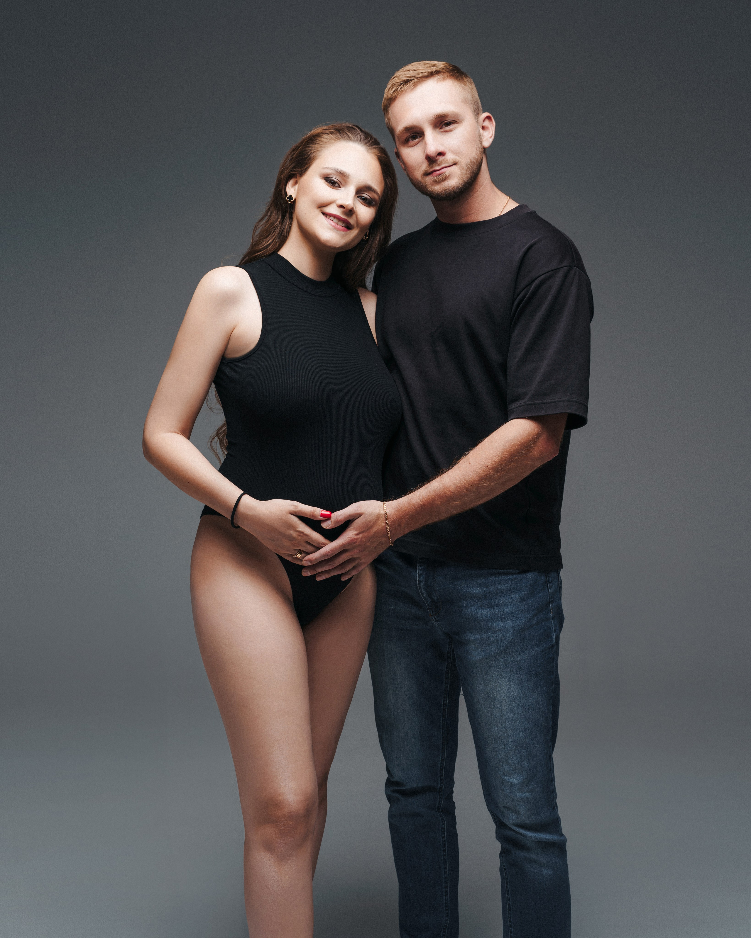 Фотосессия Беременности с мужем  в стиле минимализм в Екатеринбурге