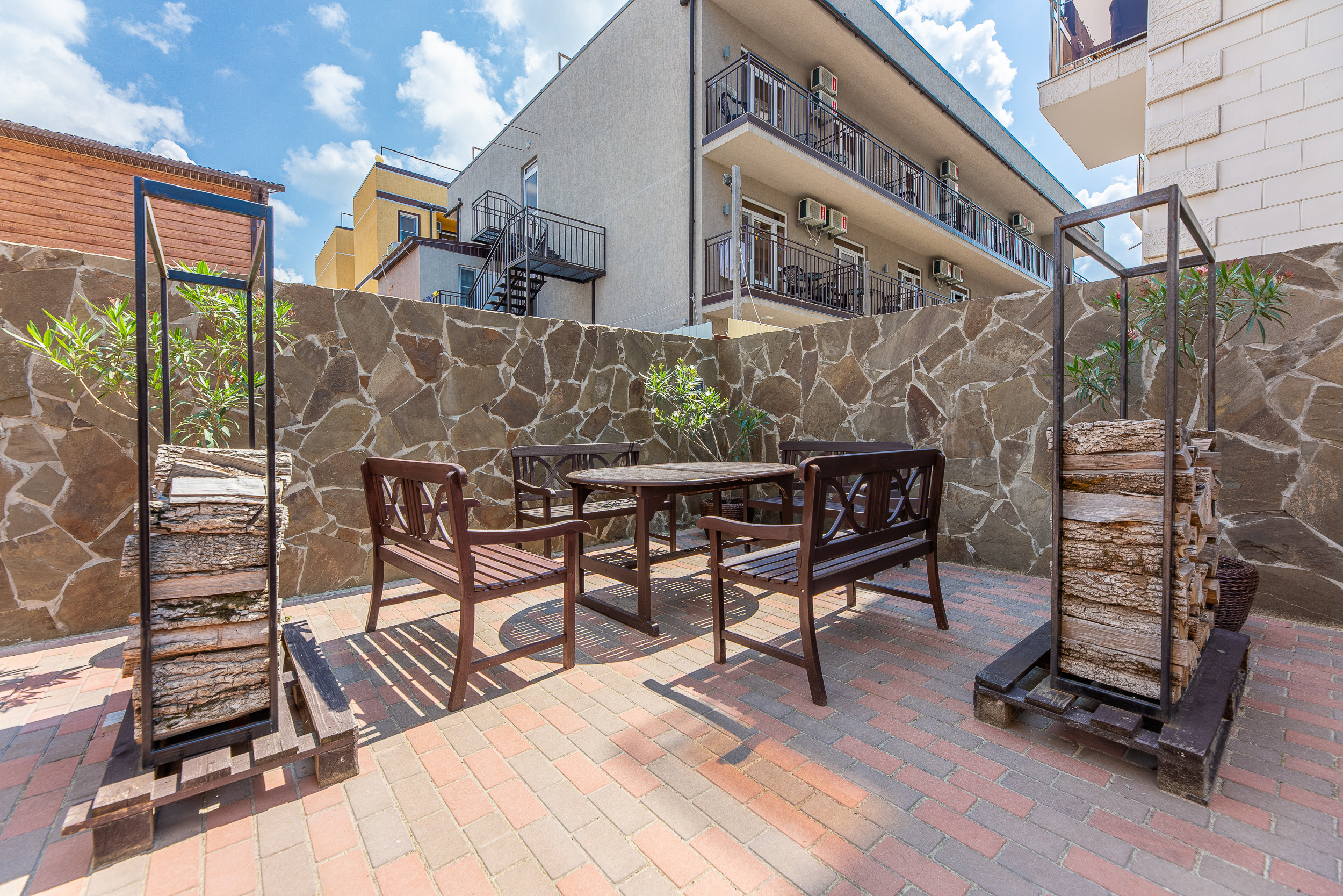 Renatphoto-Коммерческая фотосессия для отеля. Профессиональная фотосъёмка интерьеров, предметная фотосессия еды для меню г. Анапа